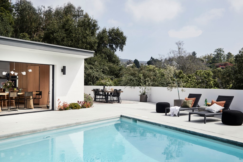 This Indoor-Outdoor L.A. Home Embraces Warm Minimalism