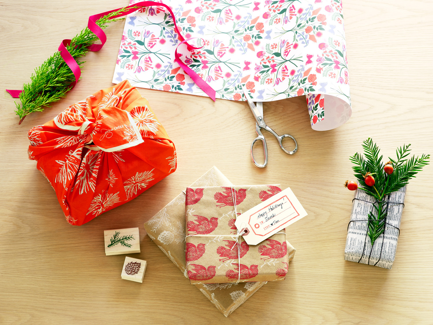 zero waste gift wrapping ideas  how to make DIY recycled wrapping paper (+  DIY present toppers!) 