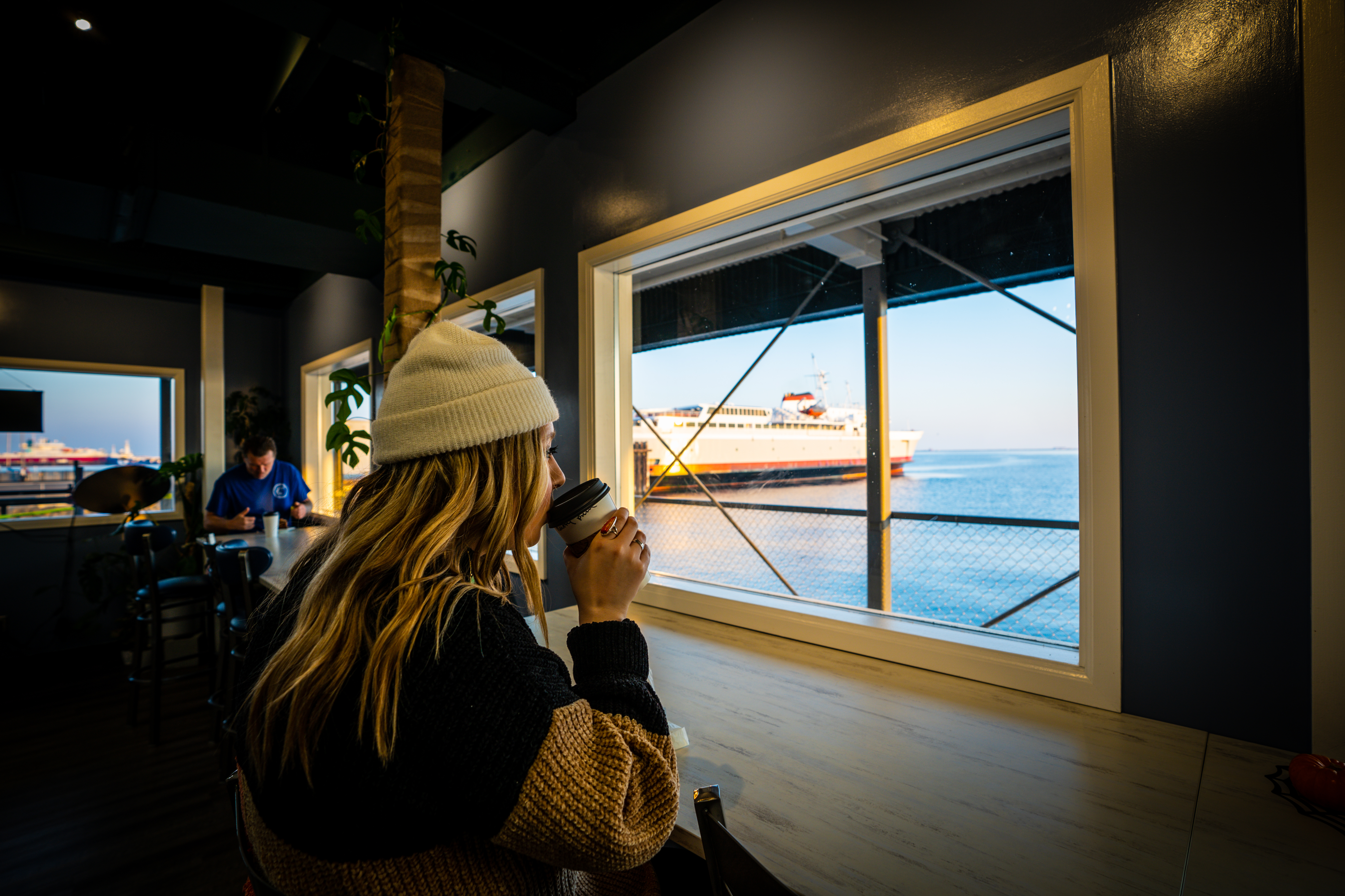 coffee-and-a-view-port-angeles-wharf-credit-lynnette-braillard.jpg