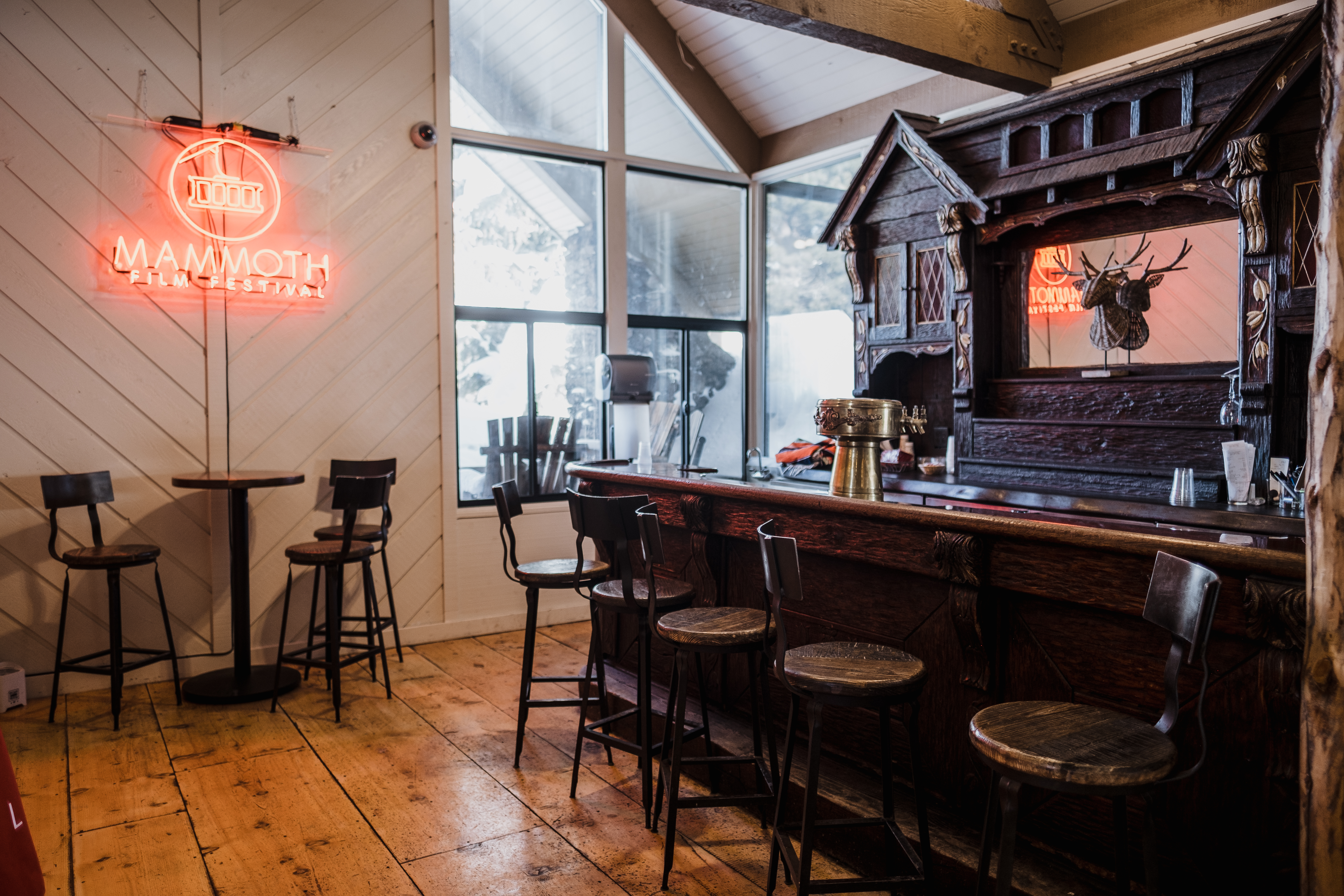 Lobby Wine Bar_CreditShutterstock.jpg