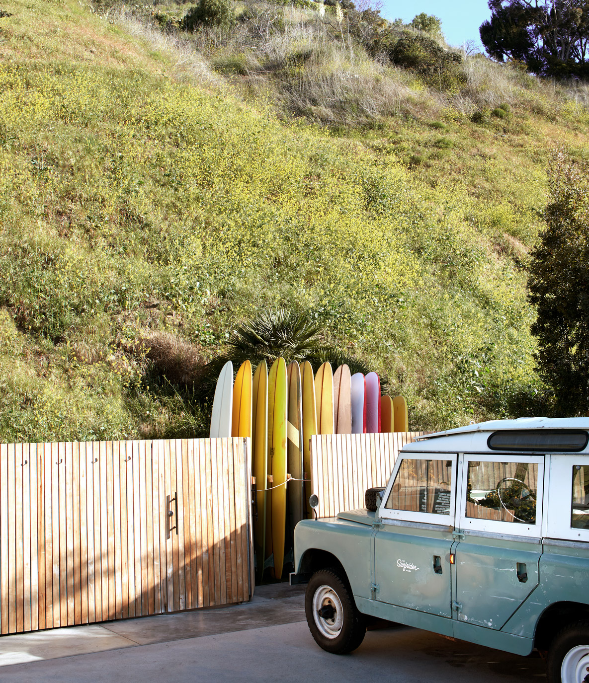 19.-A_Tondro_Surfrider_LandroverDefender_ALT_1 (1).jpg