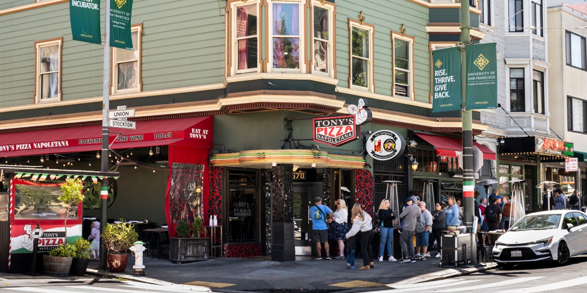 Why Some Restaurants Have Walk-Ins Only, According to a Restauranteur