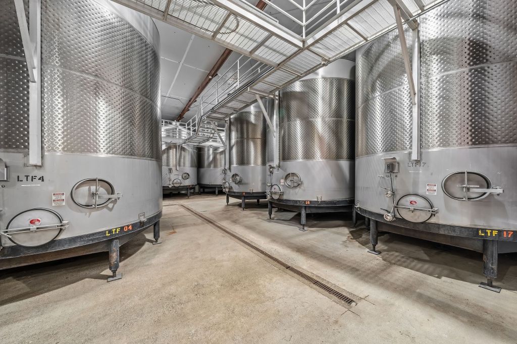 Stainless steel wine tanks