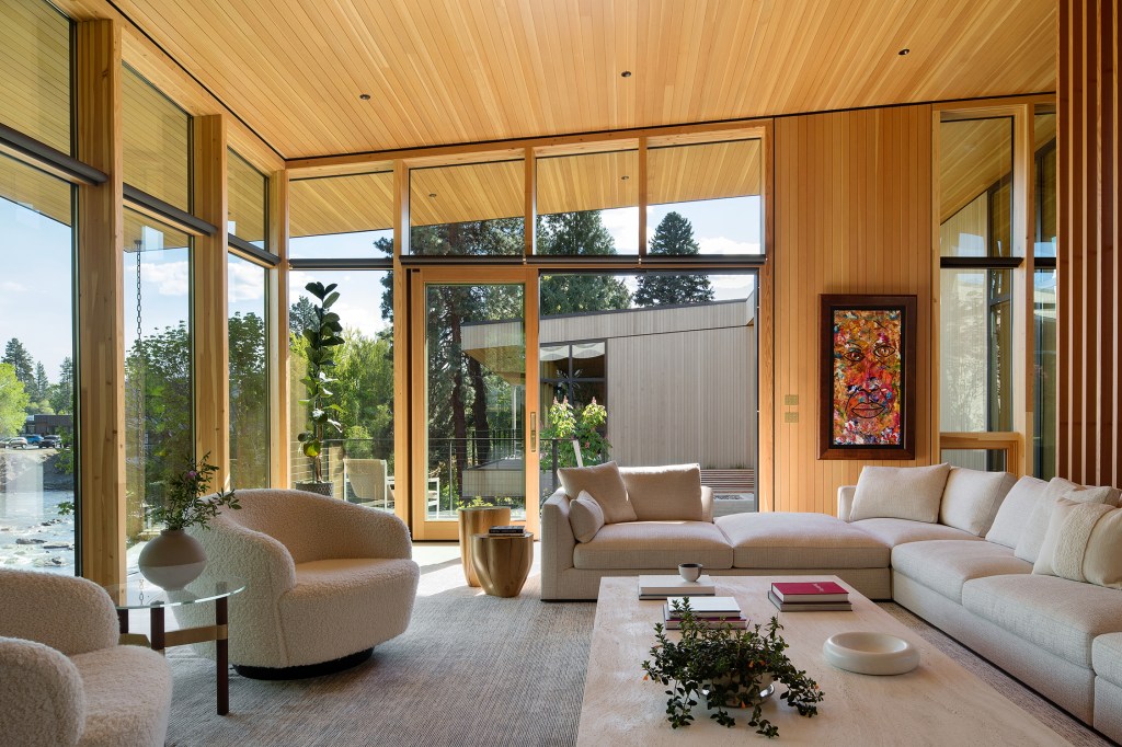 A Central Oregon Home Was Designed to Connect to the Land, Water, and Sky