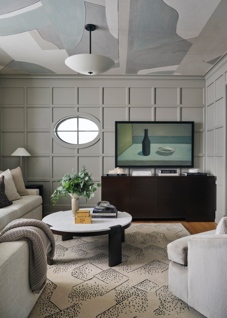 Gray room with a unique pattern on the ceiling