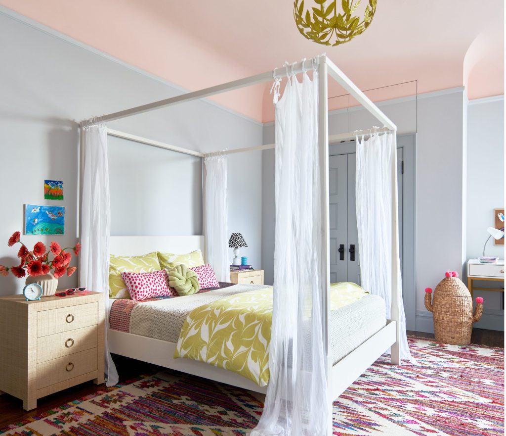 Pastel bedroom by Studio Munroe