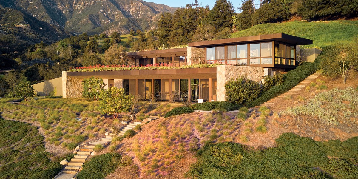This Award-Winning Home Was Designed to Impress, Without Ruining Neighbors’ Views