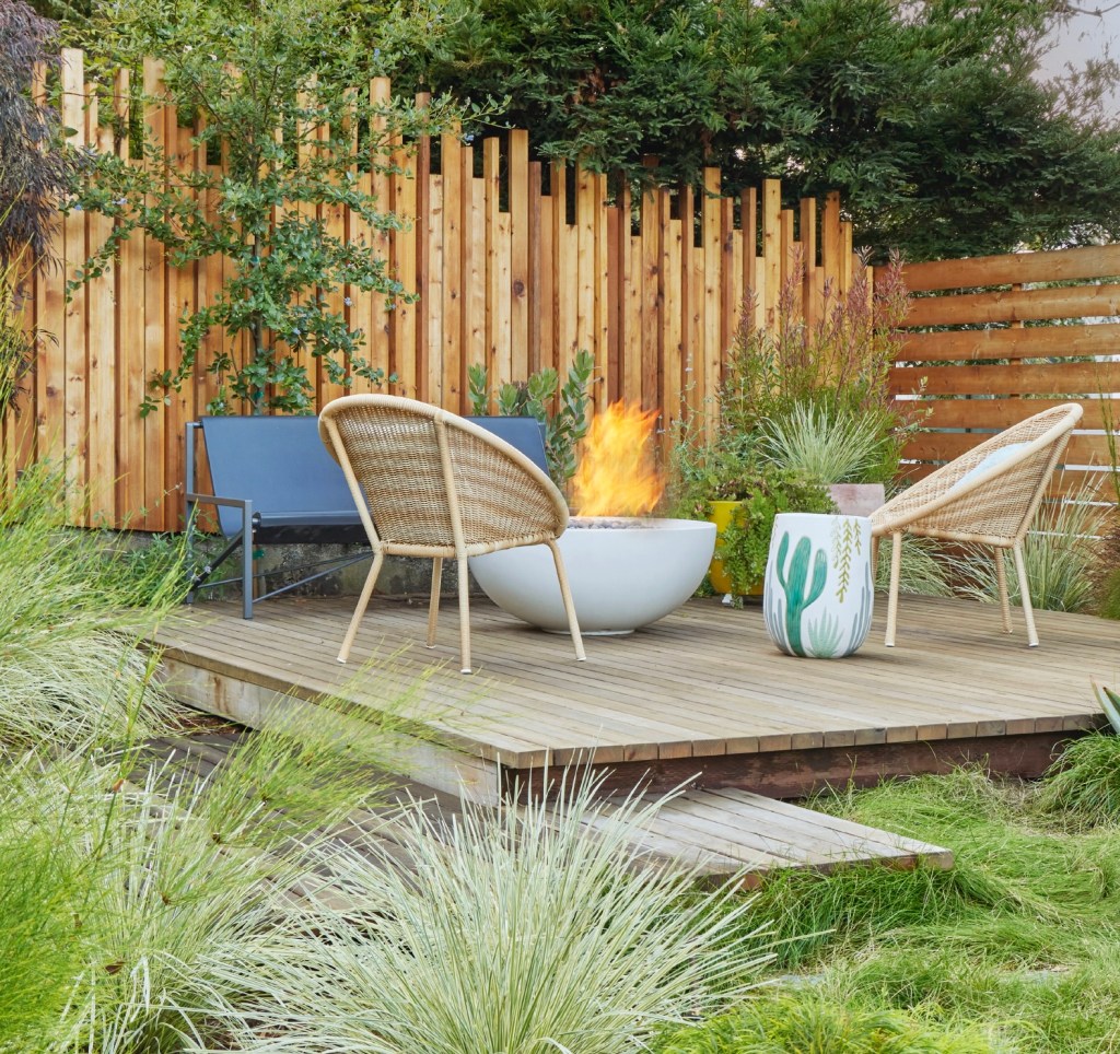 Chamomile and Colorful Tile, Birds of Paradise and Breeze Blocks, and More Perfect Plant Pairings You Need to Know