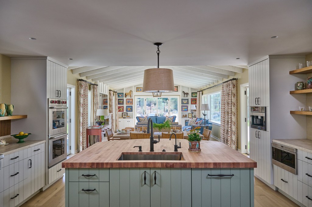 Great Room in Smoke Tree Ranch House by Rollins Andrew