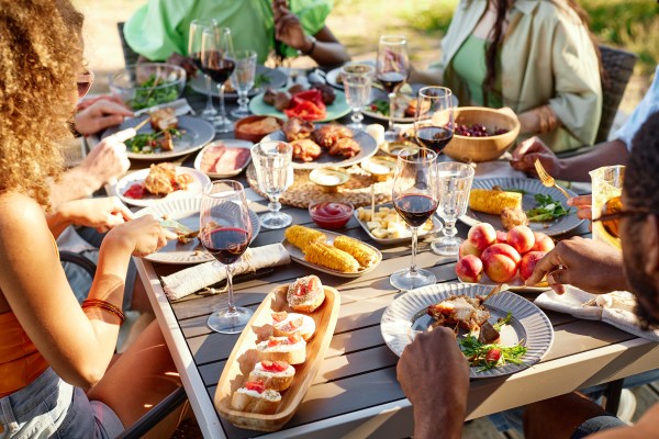 Hosting an Outdoor Party? 5 Savvy Tips Professional Party Planners Swear By