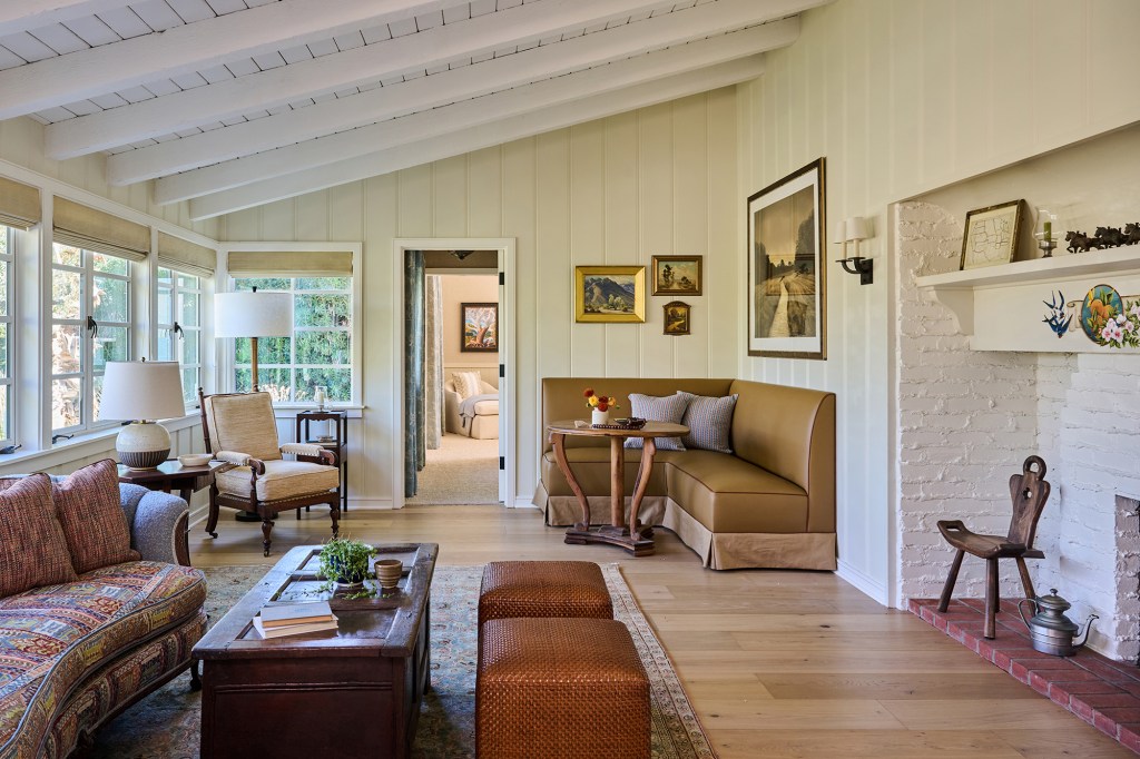 Sitting Area in Smoke Tree Ranch House by Rollins Andrew