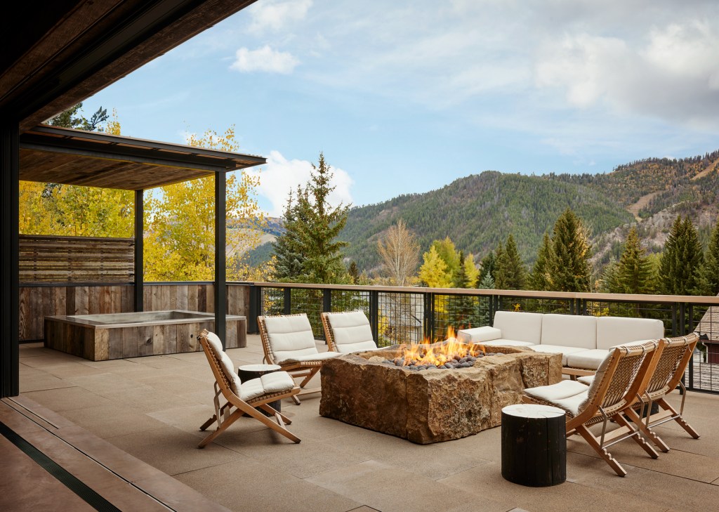 Sun Valley Backen & Backen Fire Pit