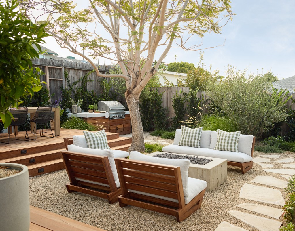 Backyard San Clemente Beach House by Raili Clasen