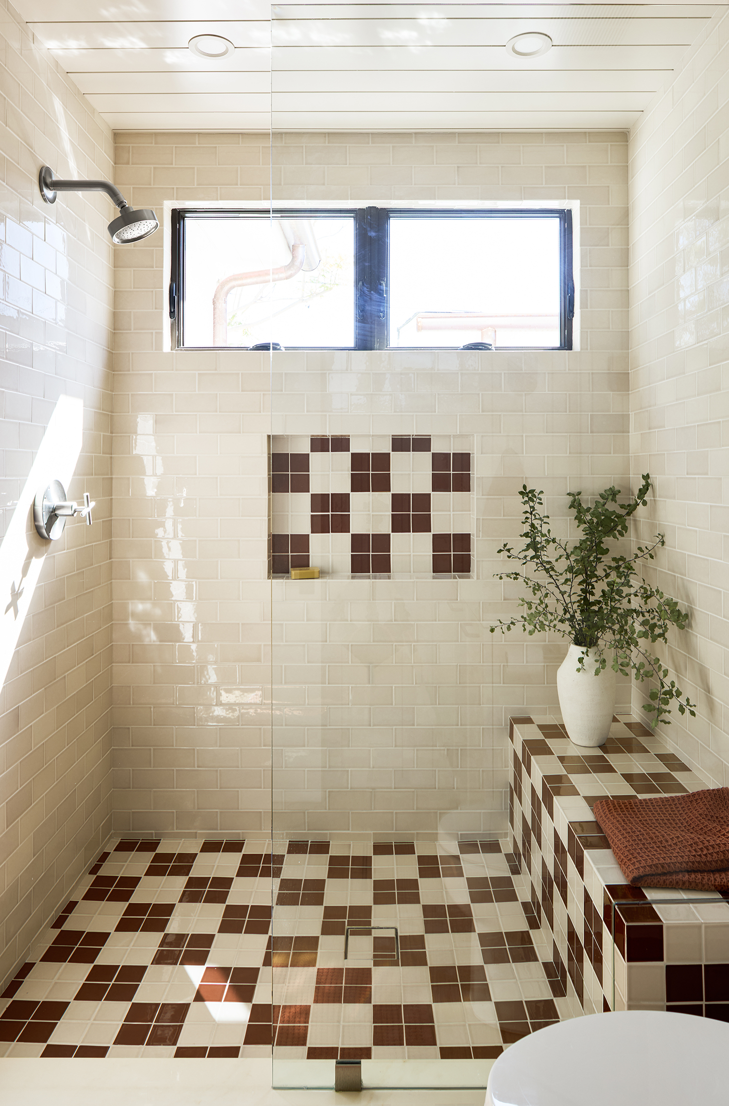 Checkered Shower San Clemente Beach House by Raili Clasen