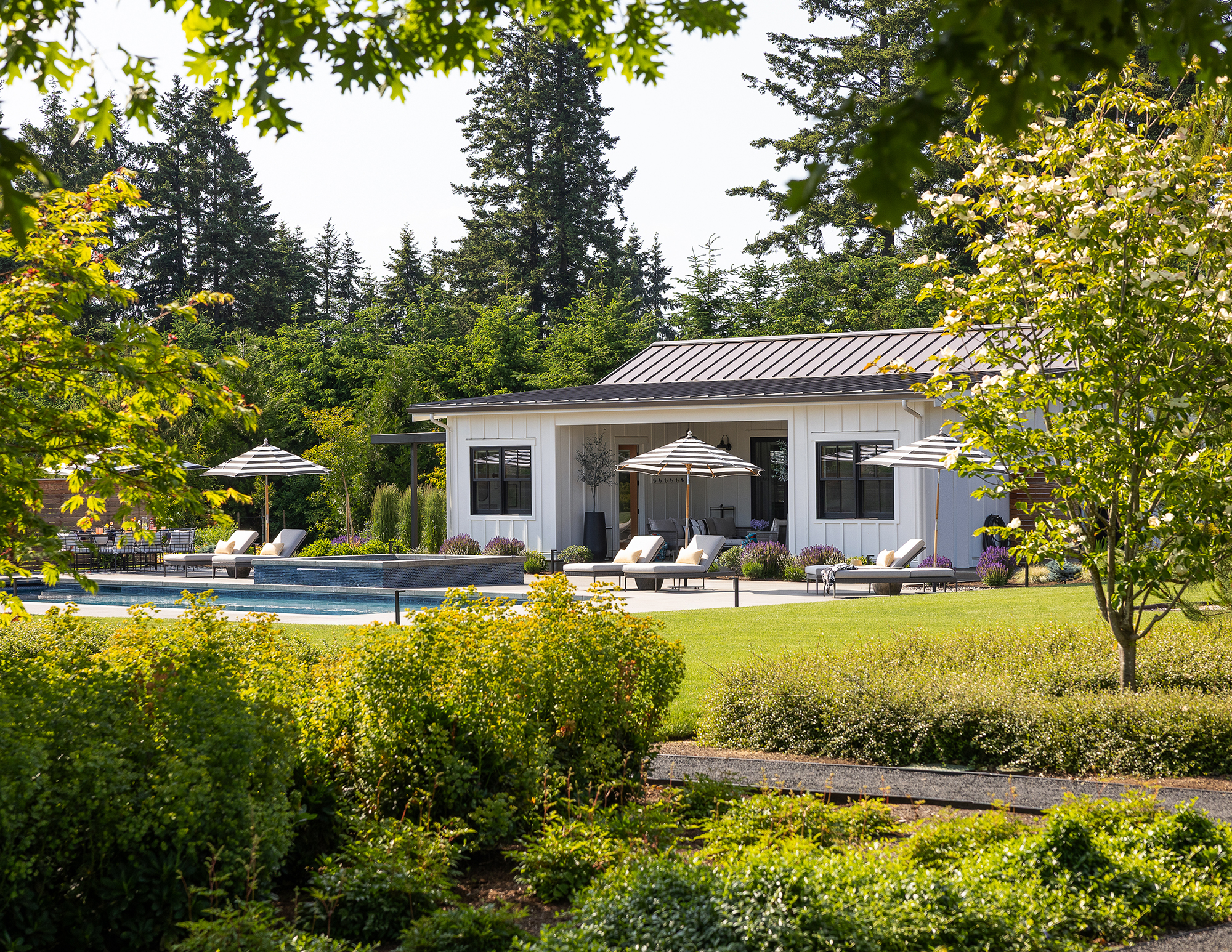 Pacific Northwest Meets the Amalfi Coast in This Pool House