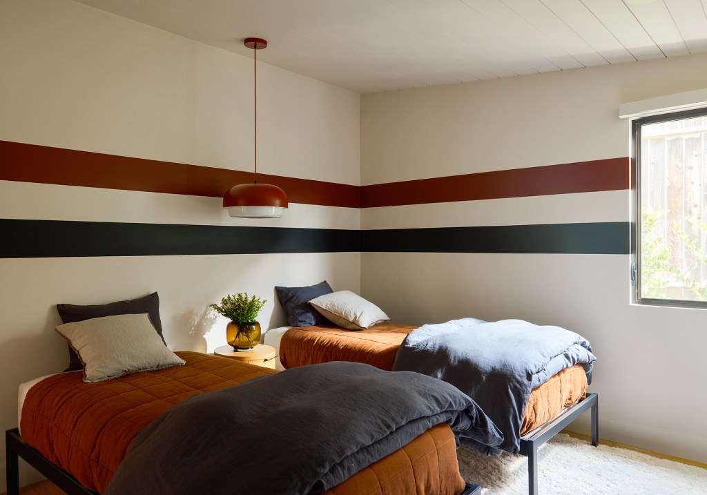 Guest Room San Clemente Beach House by Raili Clasen