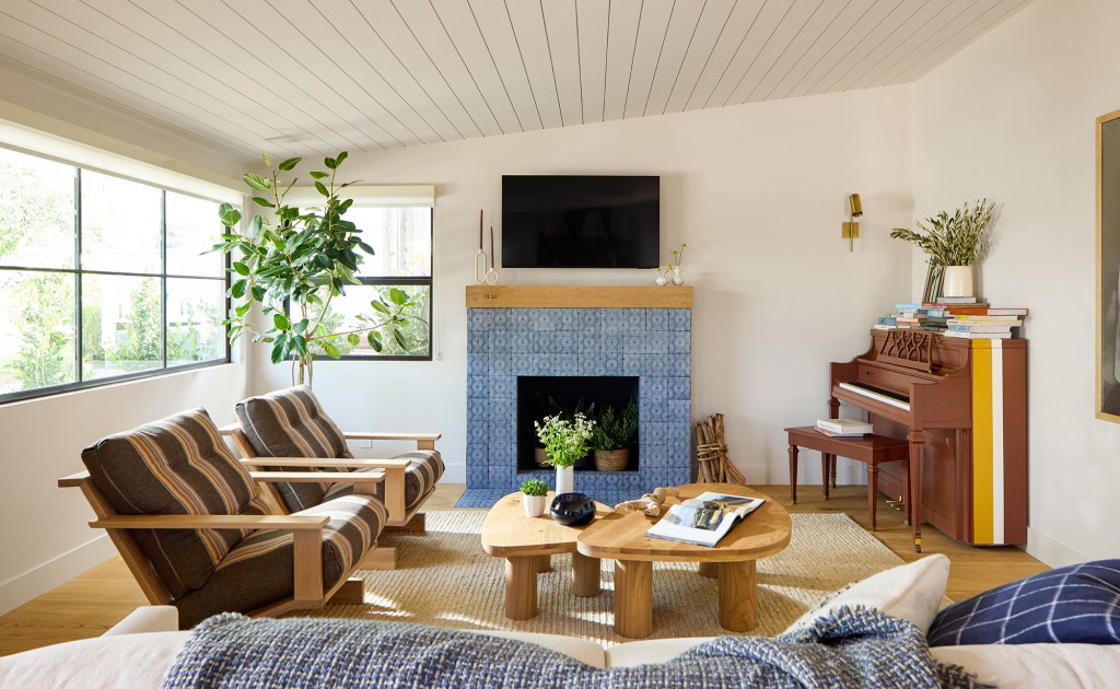 Living Room San Clemente Beach House by Raili Clasen