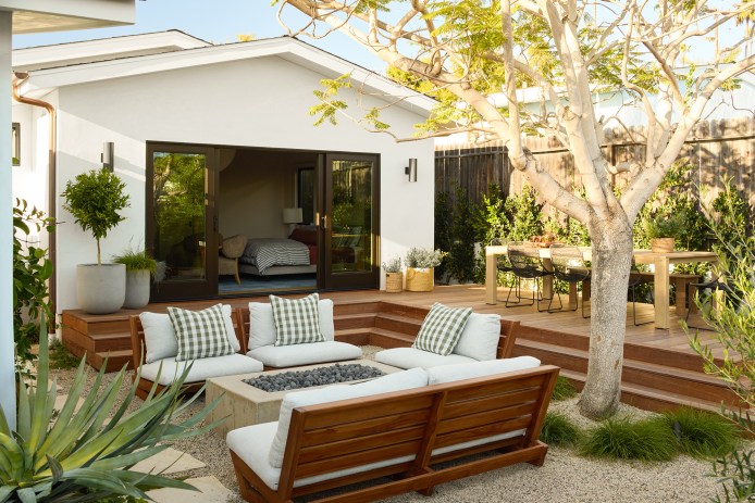 Outdoor Living Area San Clemente Beach House by Raili Clasen