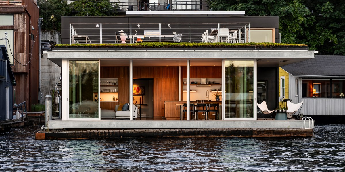 How a Downsizing Couple Designed Their Floating Home to Embody Pura Vida