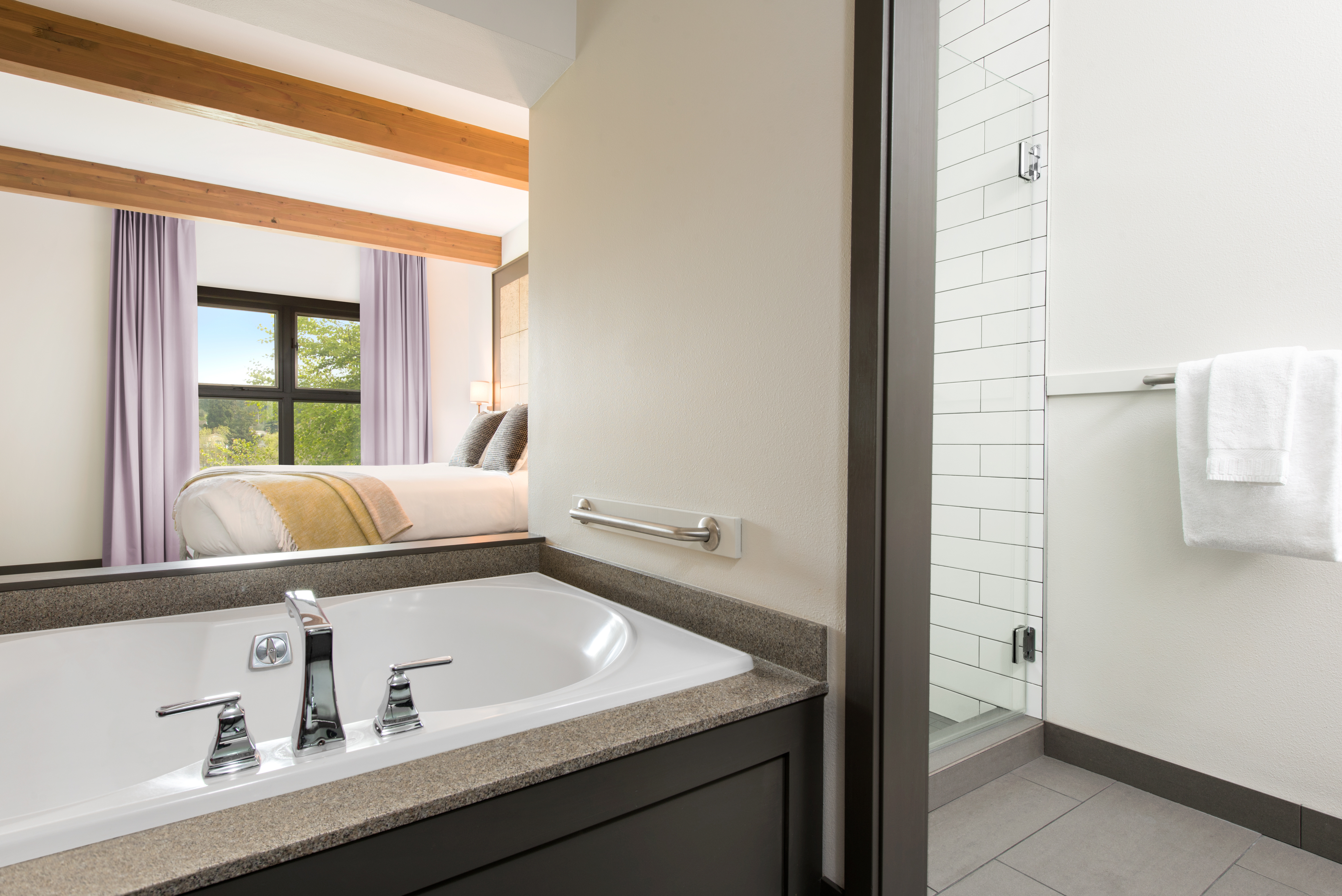 friday-harbor-house-guest-room
