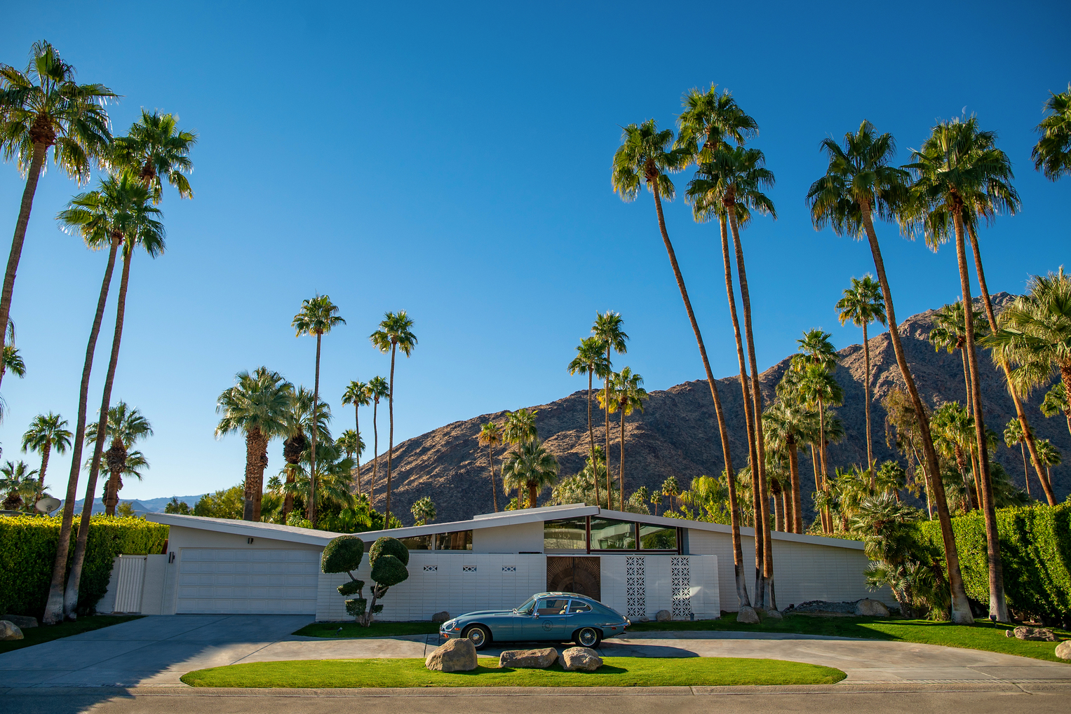 mid-century-modern-house-in-palm-springs