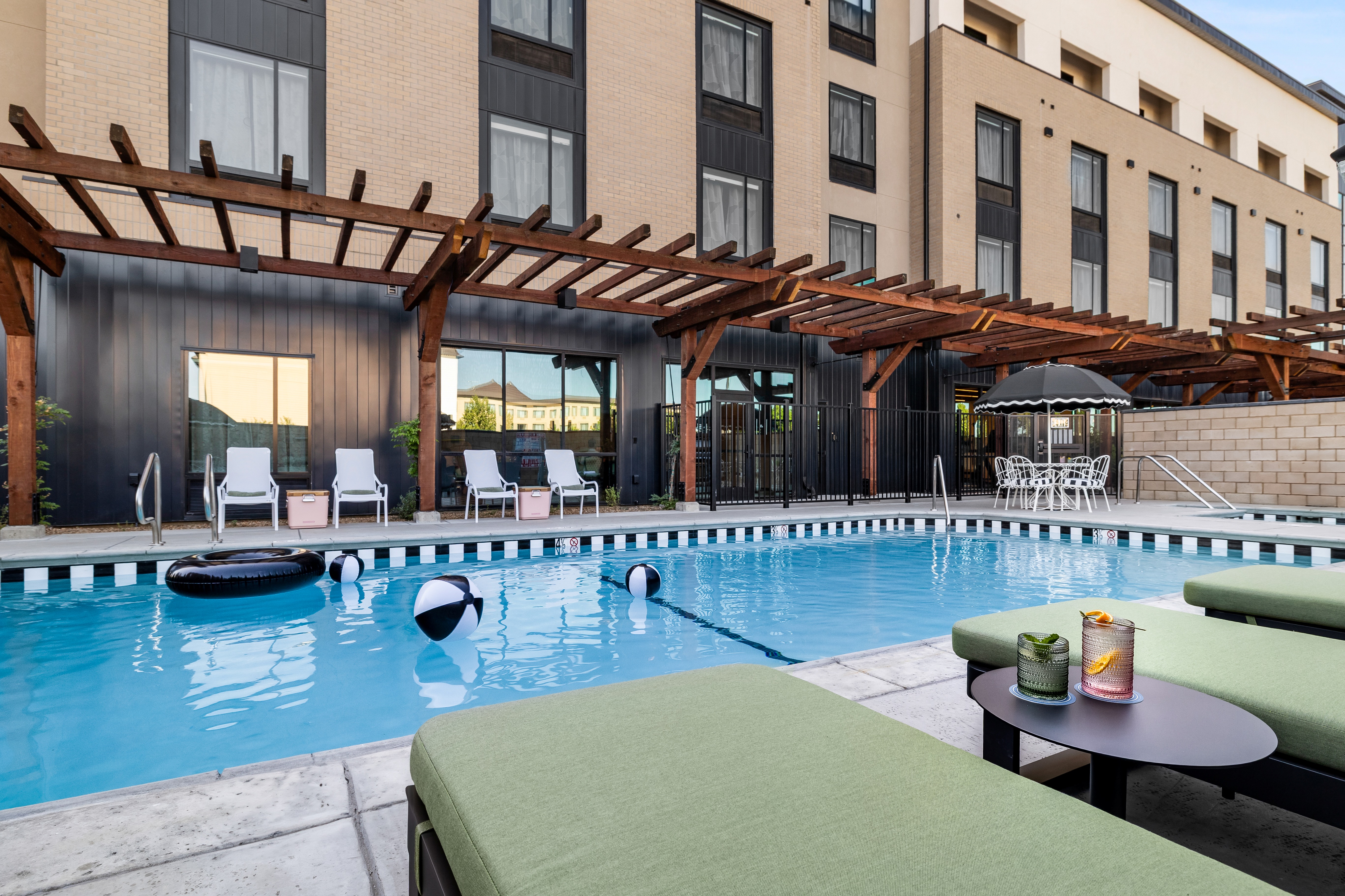 outdoor-pool-area