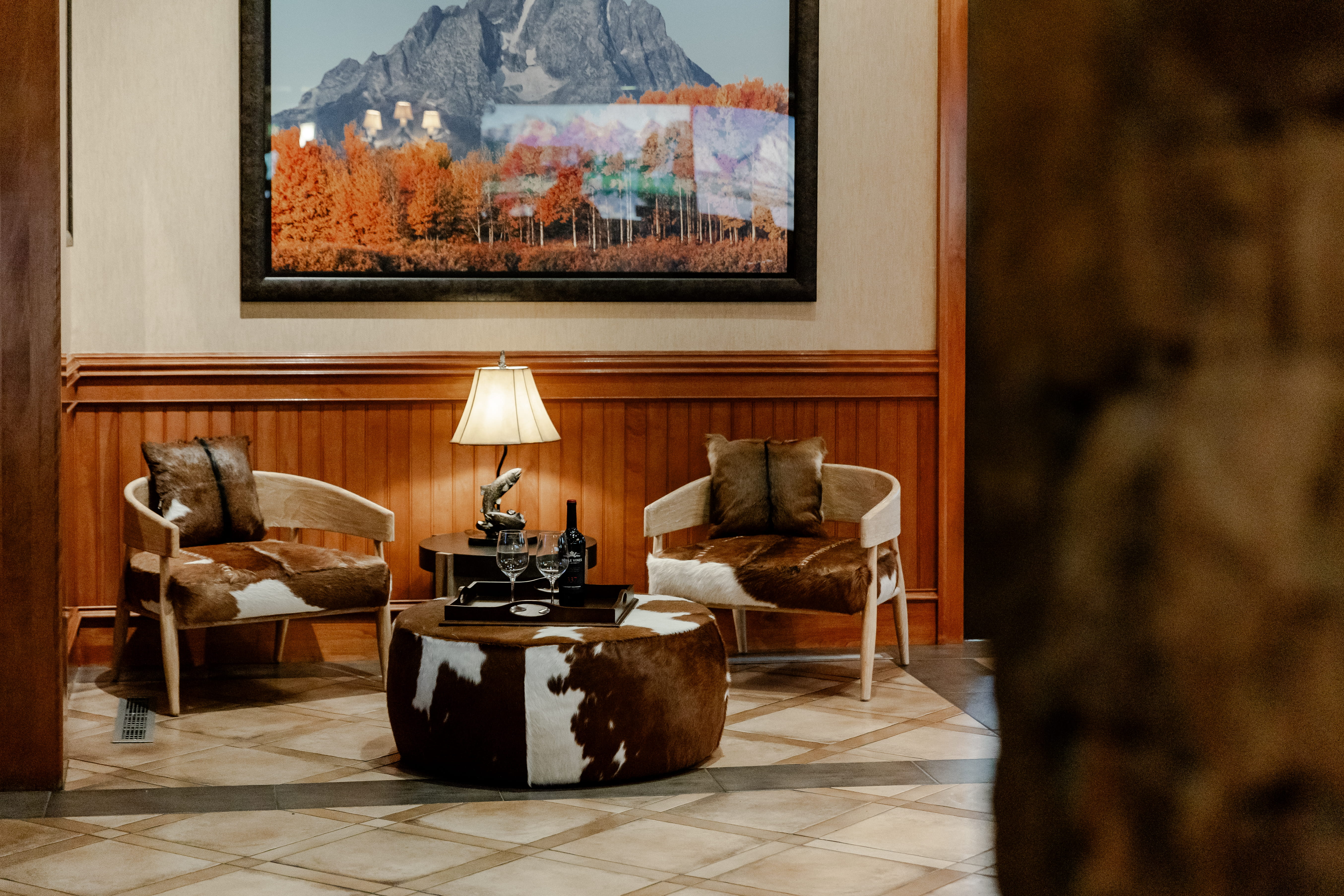 wyoming-inn-lobby-sitting-area