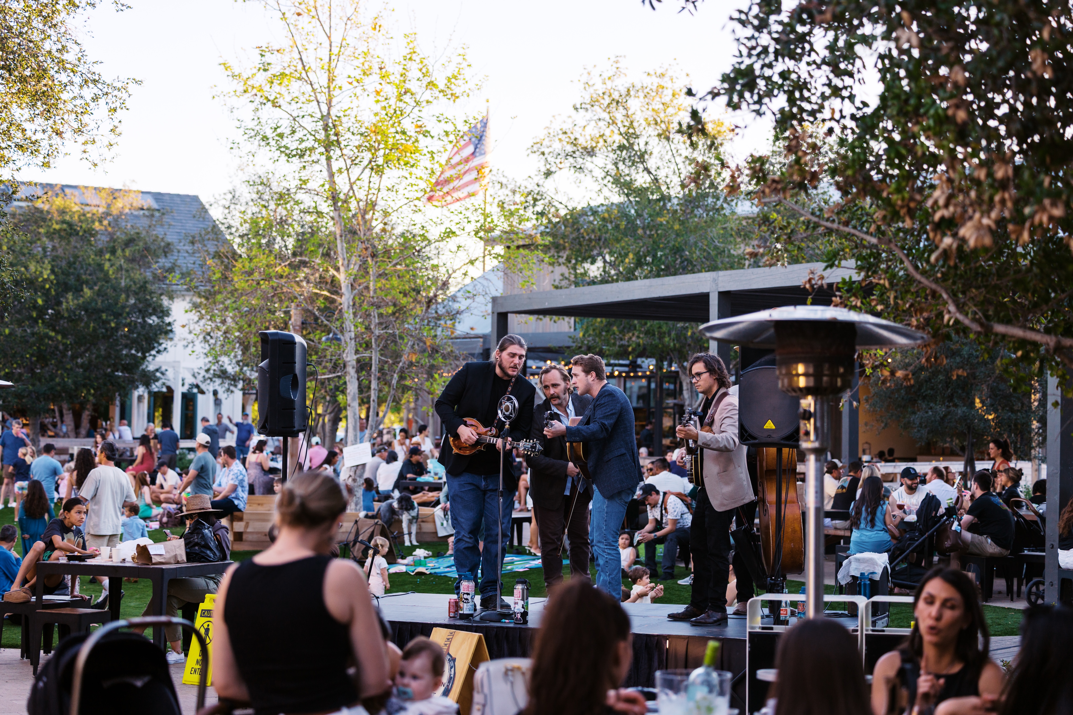 live-music-at-river-street-marketplace