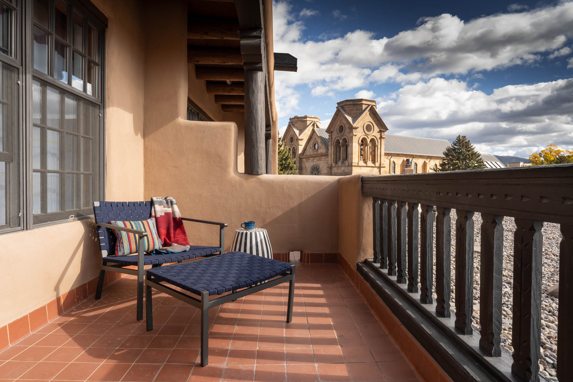 the-terrace-inn-guest-room-patio
