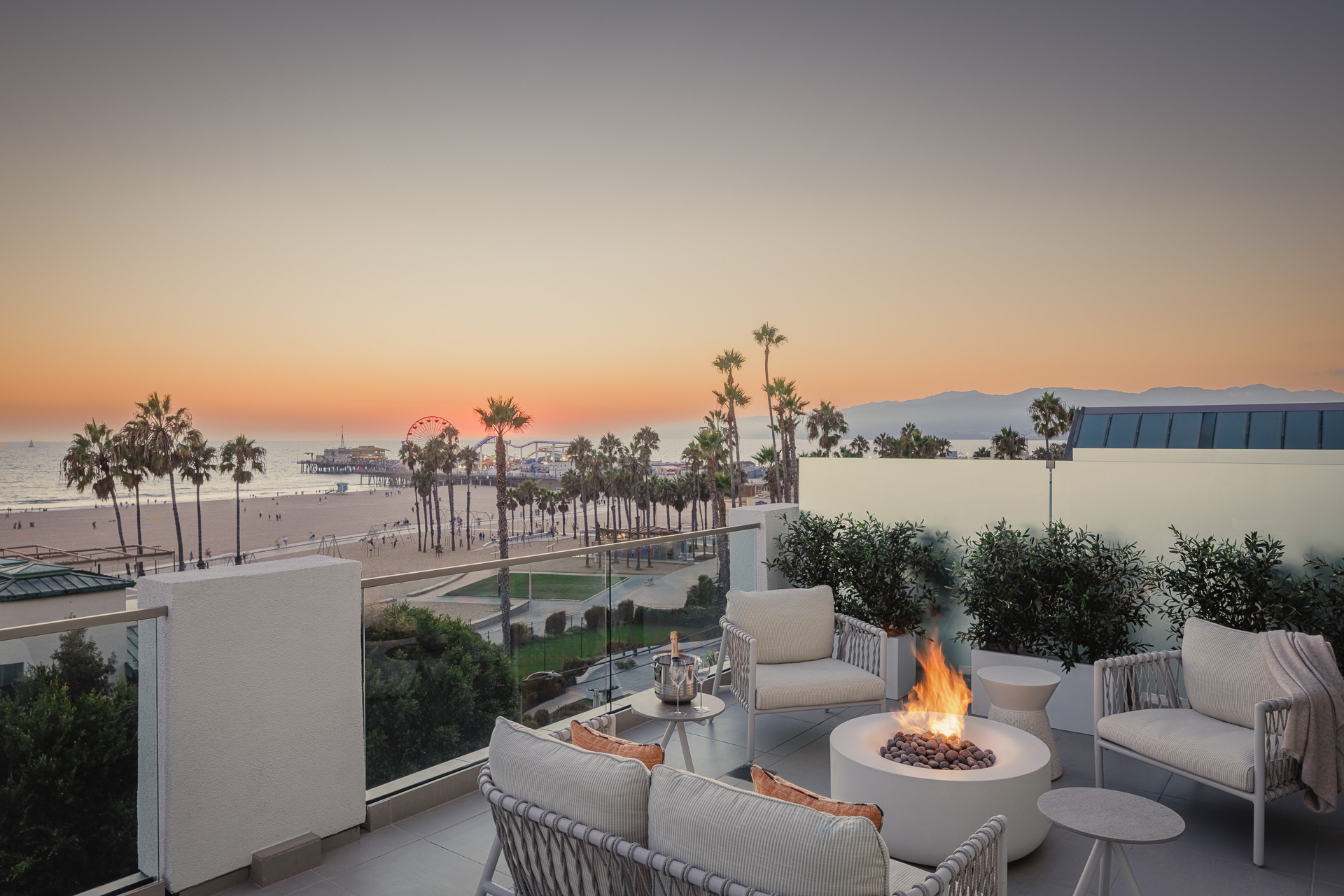 outdoor-ocean-patio-at-regent-santa-monica-beach