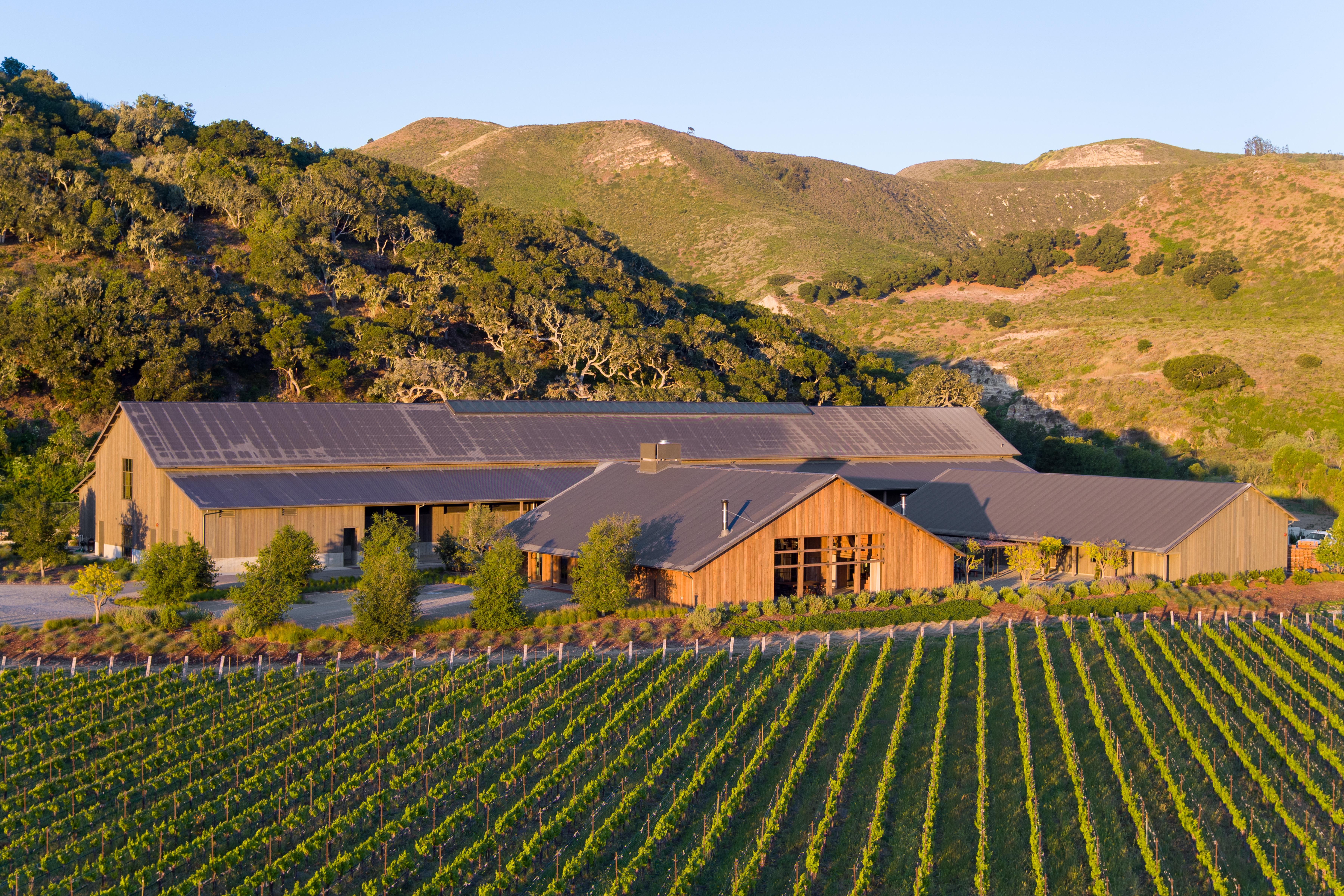 the-barn-at-the-hilt-estate