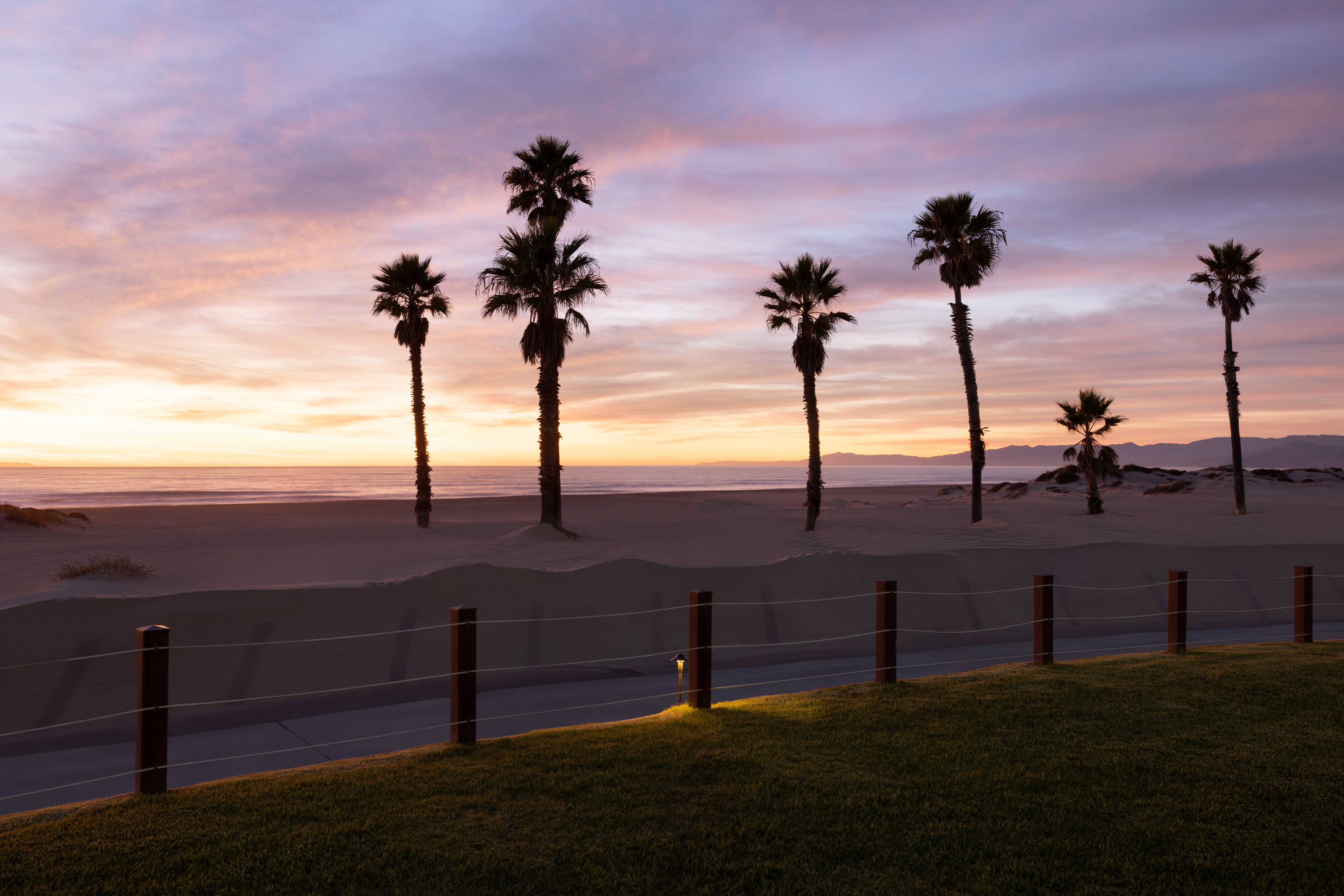 golden-hour-along-the-dunes-where-wide-open-beaches-and-ocean-views-stretch-for-miles