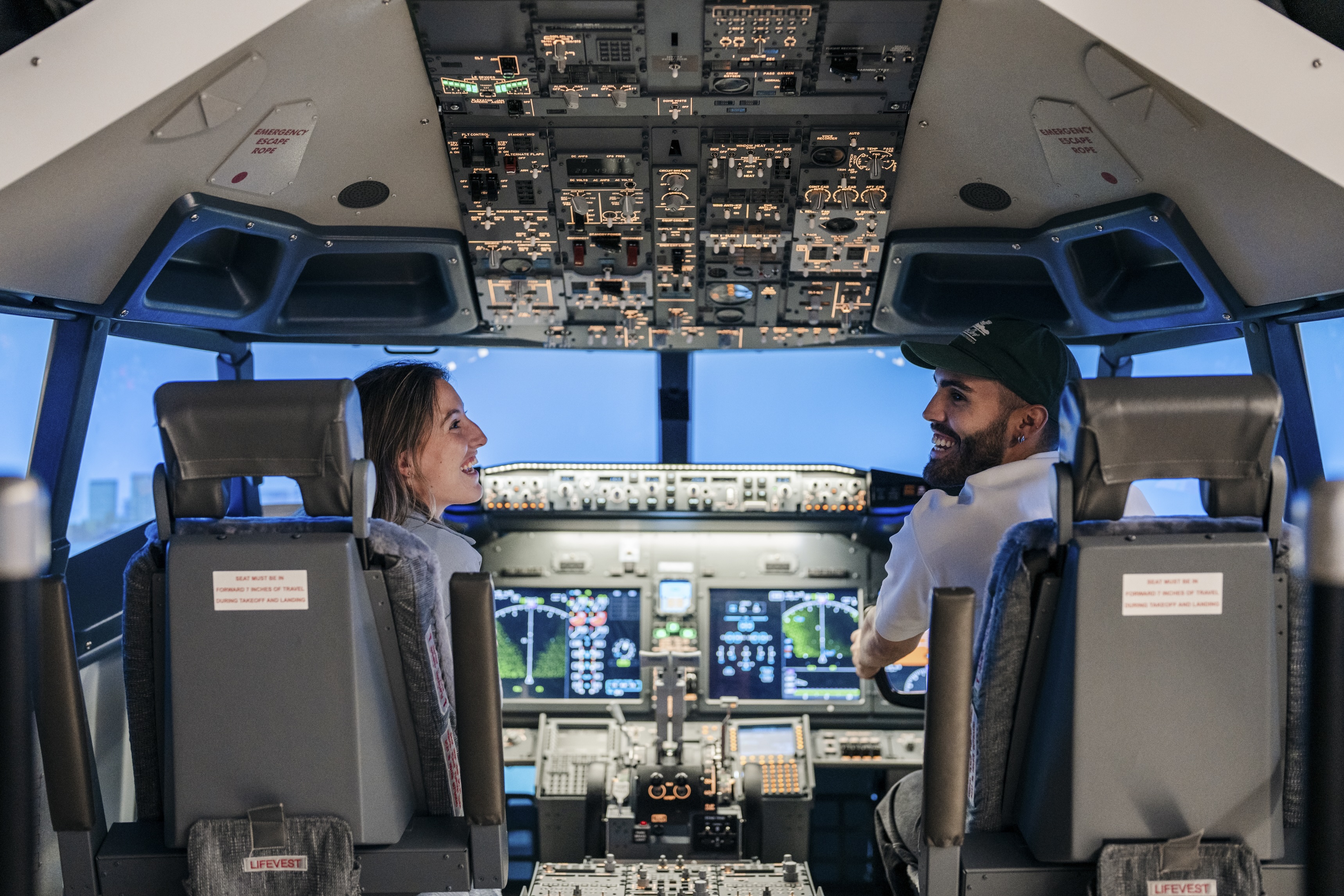 737-flight-simulator-experience-at-hotel-polaris