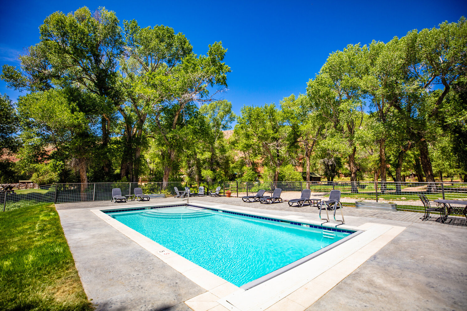 swimming-pool-at-lazy-lb-ranch-wy
