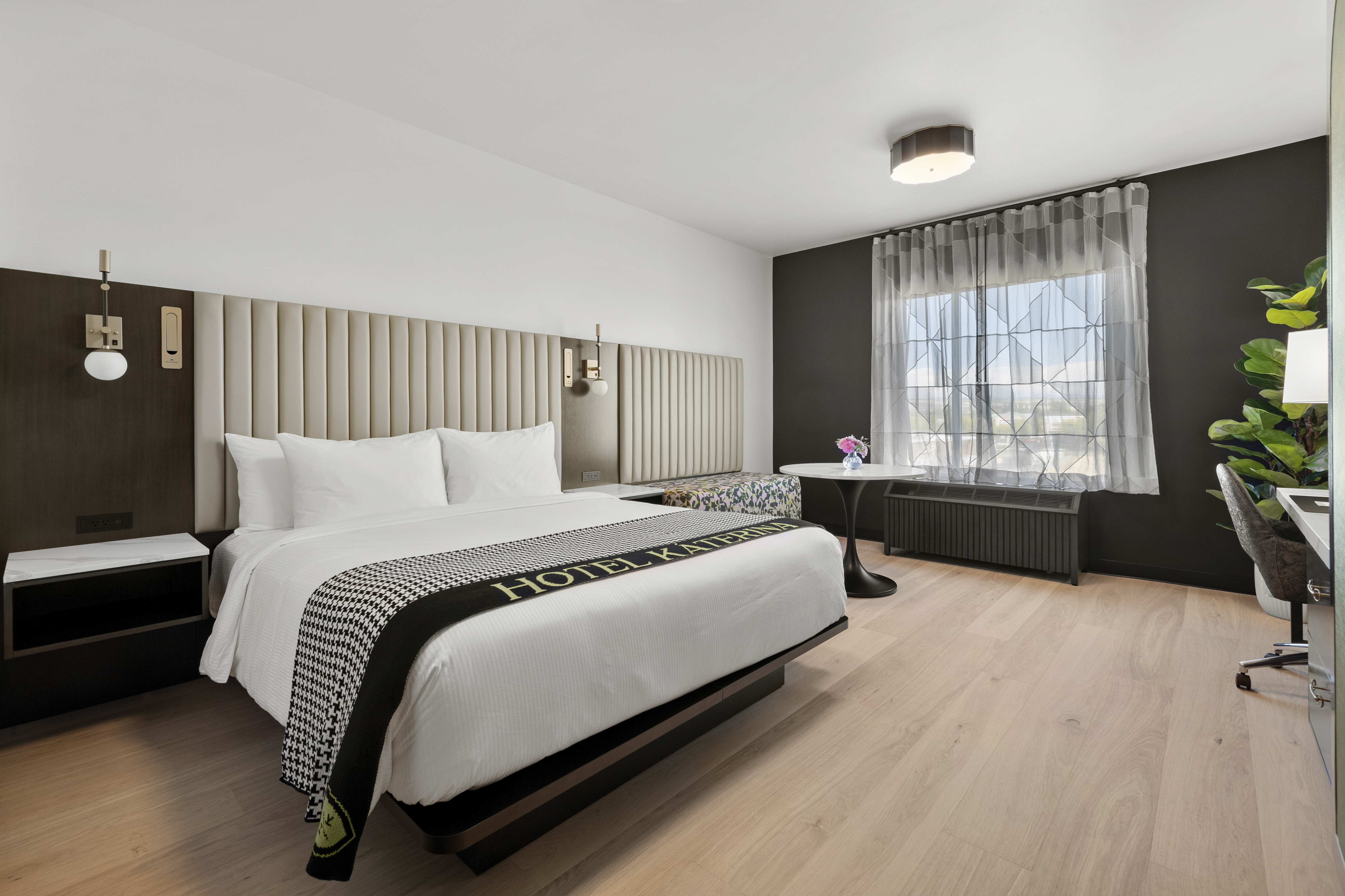 boutique-king-room