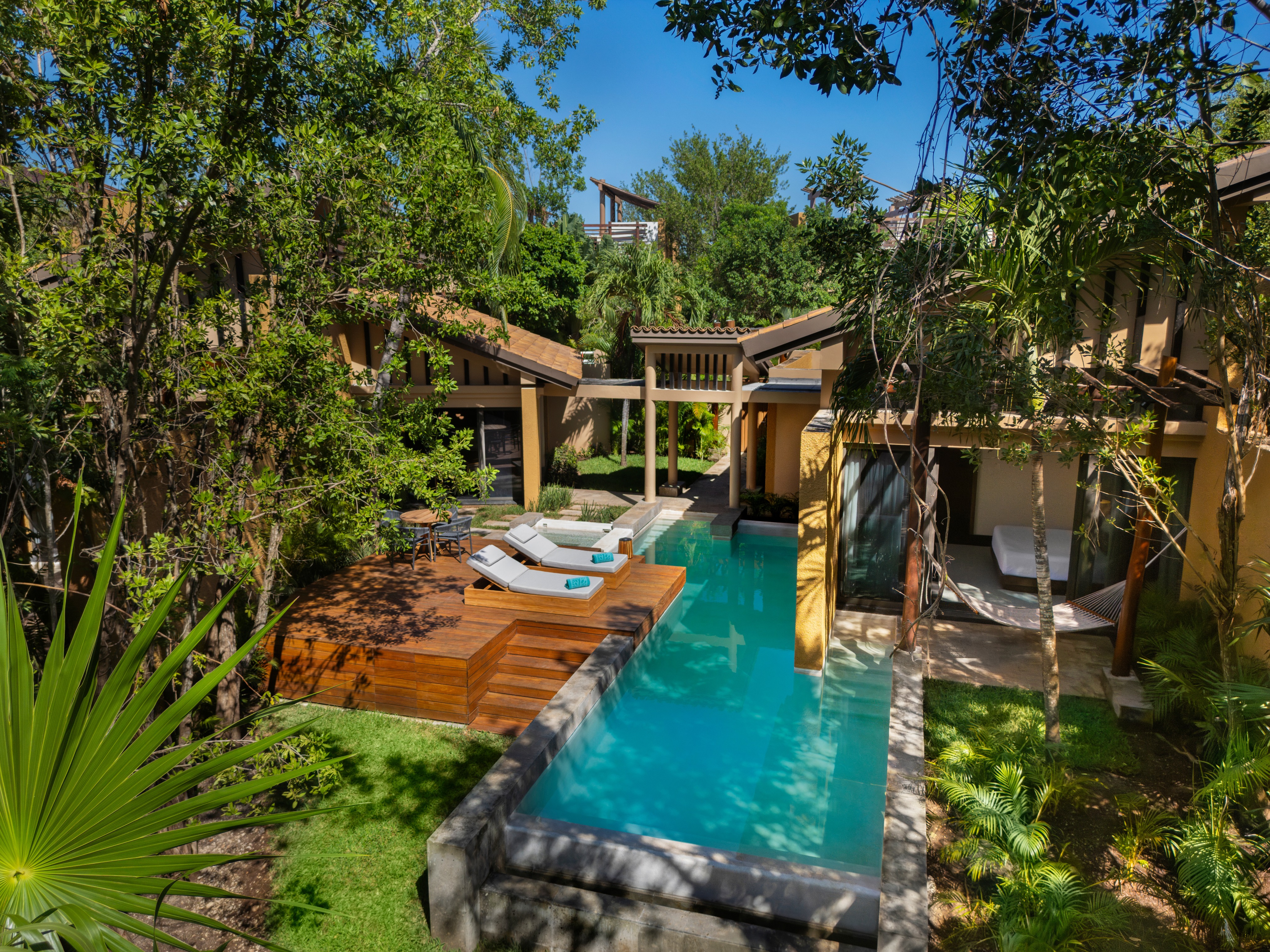 deluxe-pool-villa-with-living-room