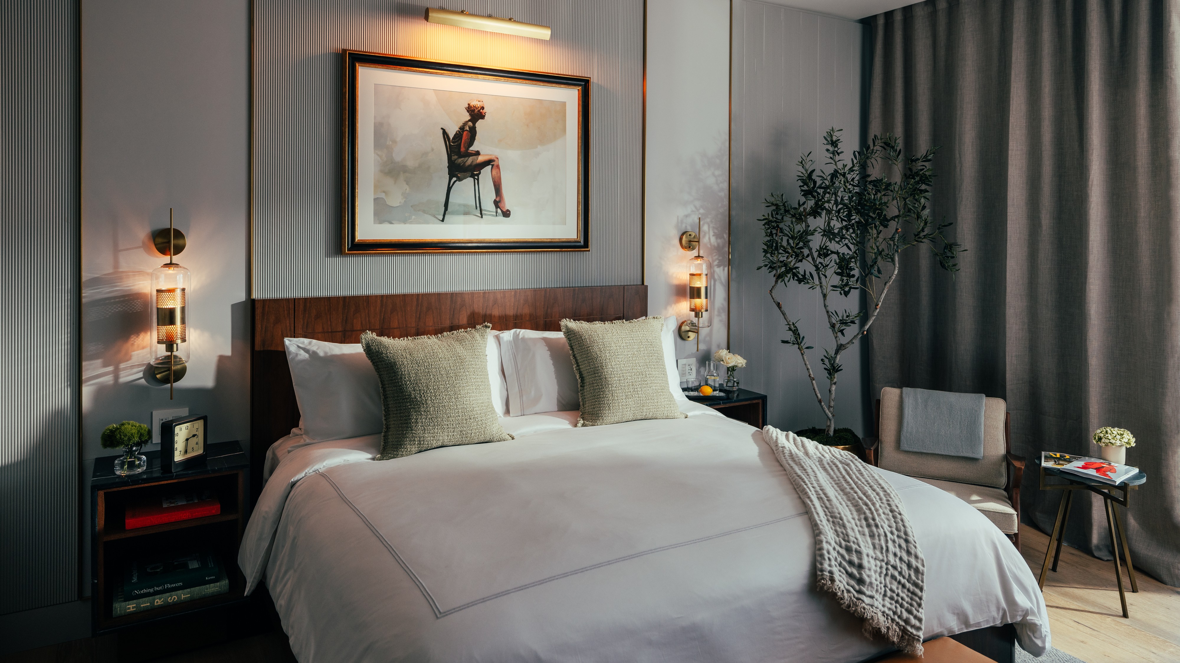 the-global-ambassador-hotel-king-suite