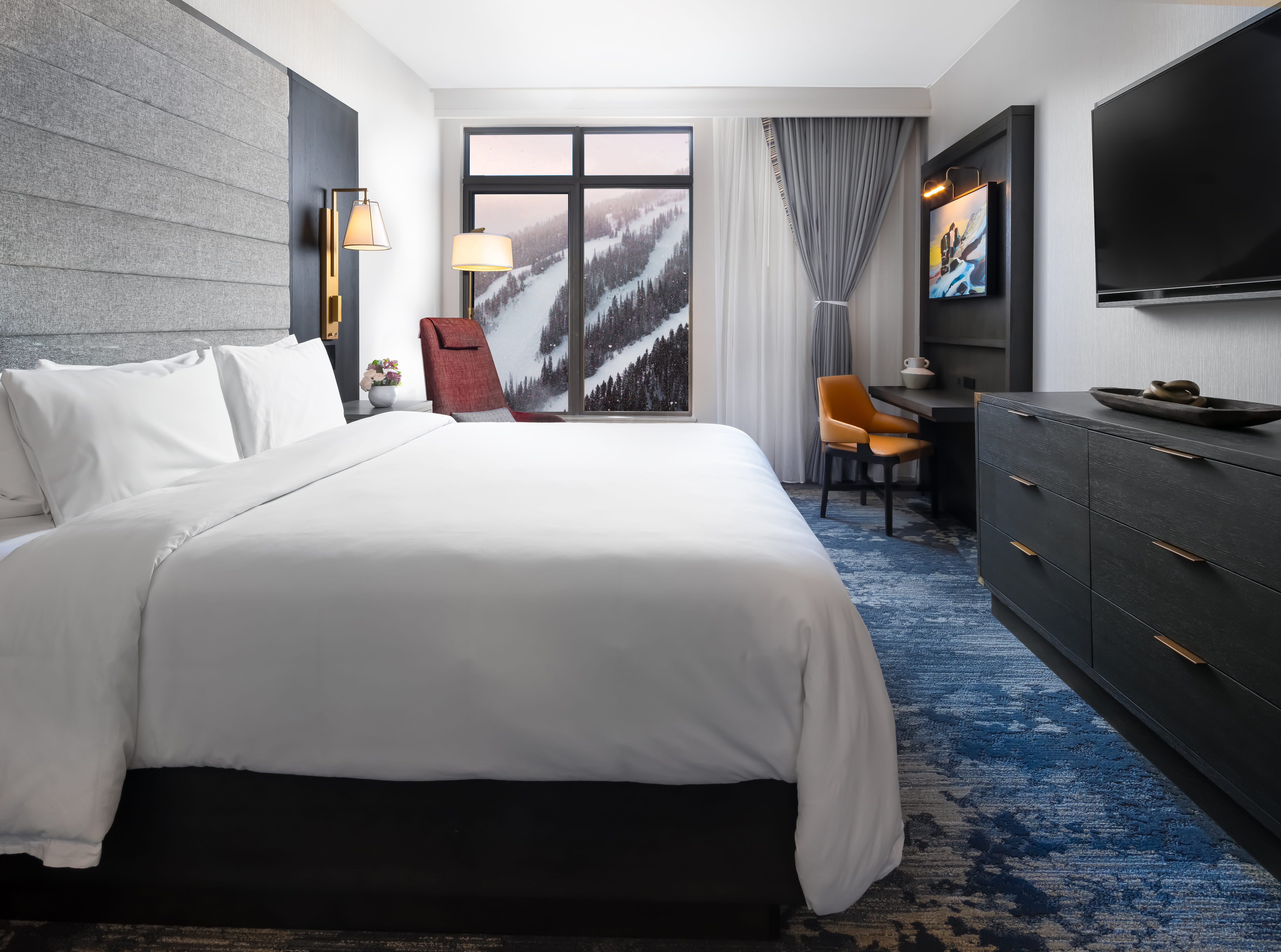 deluxe-king-suite
