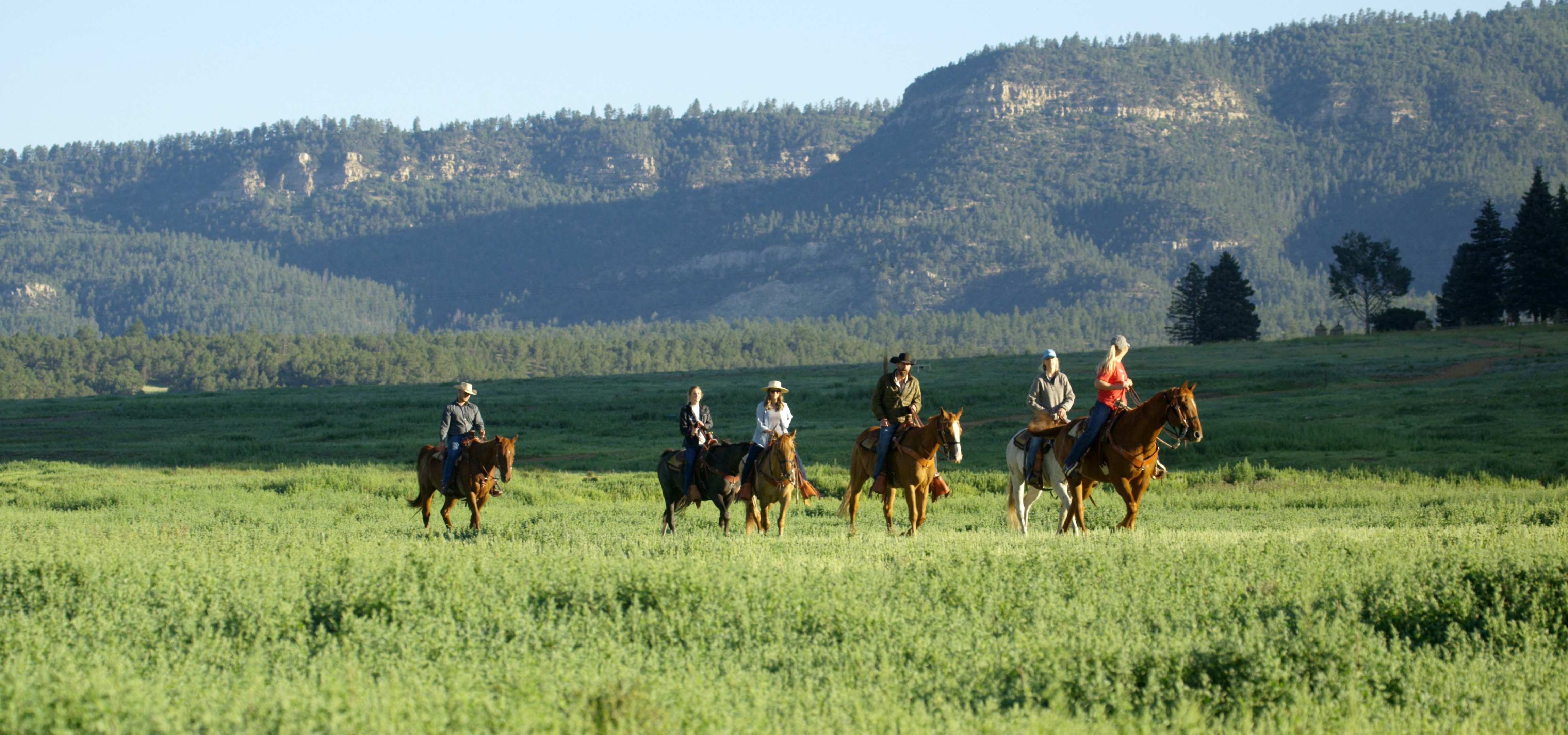 horseback-riding-vermejo