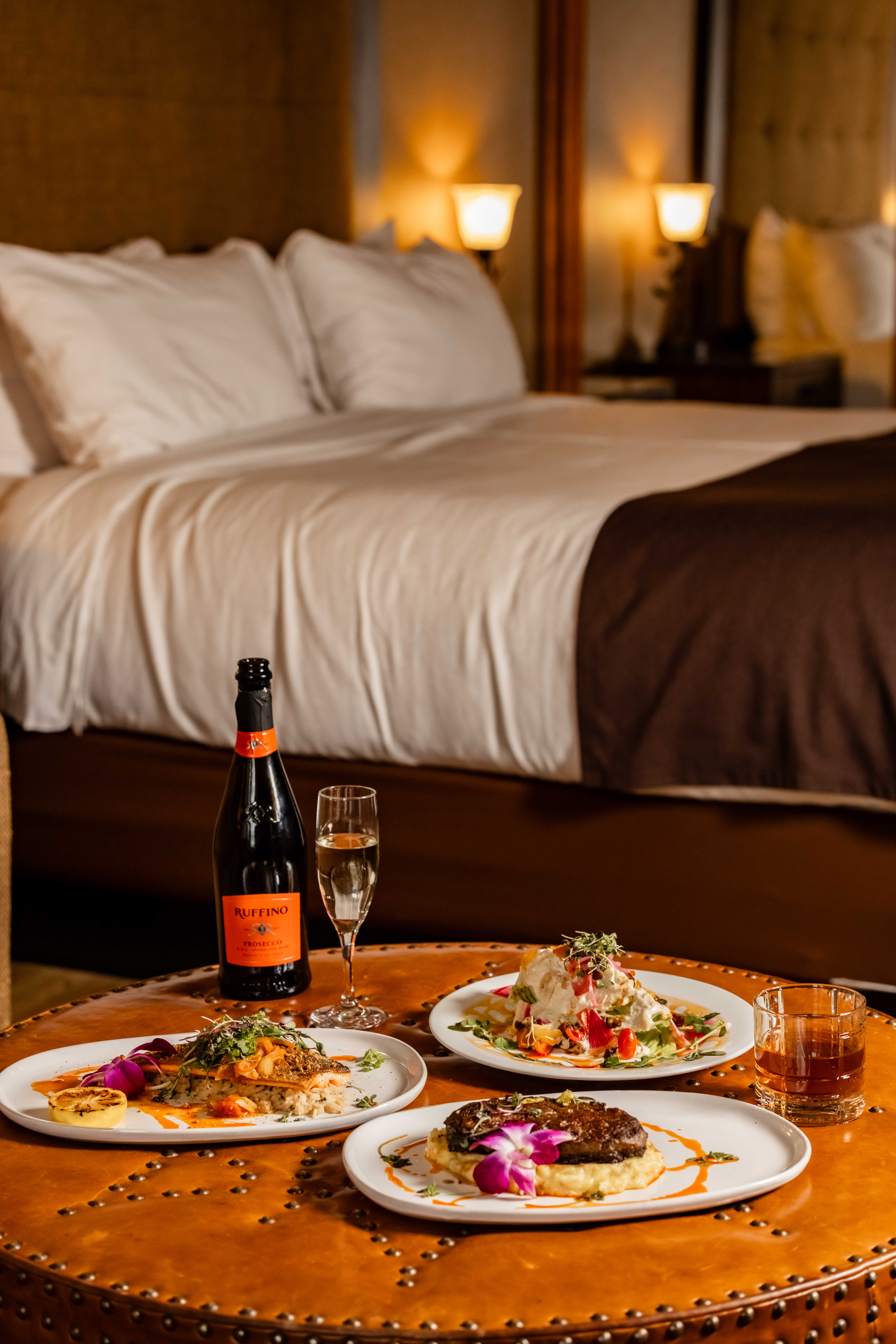 wyoming-inn-guest-room
