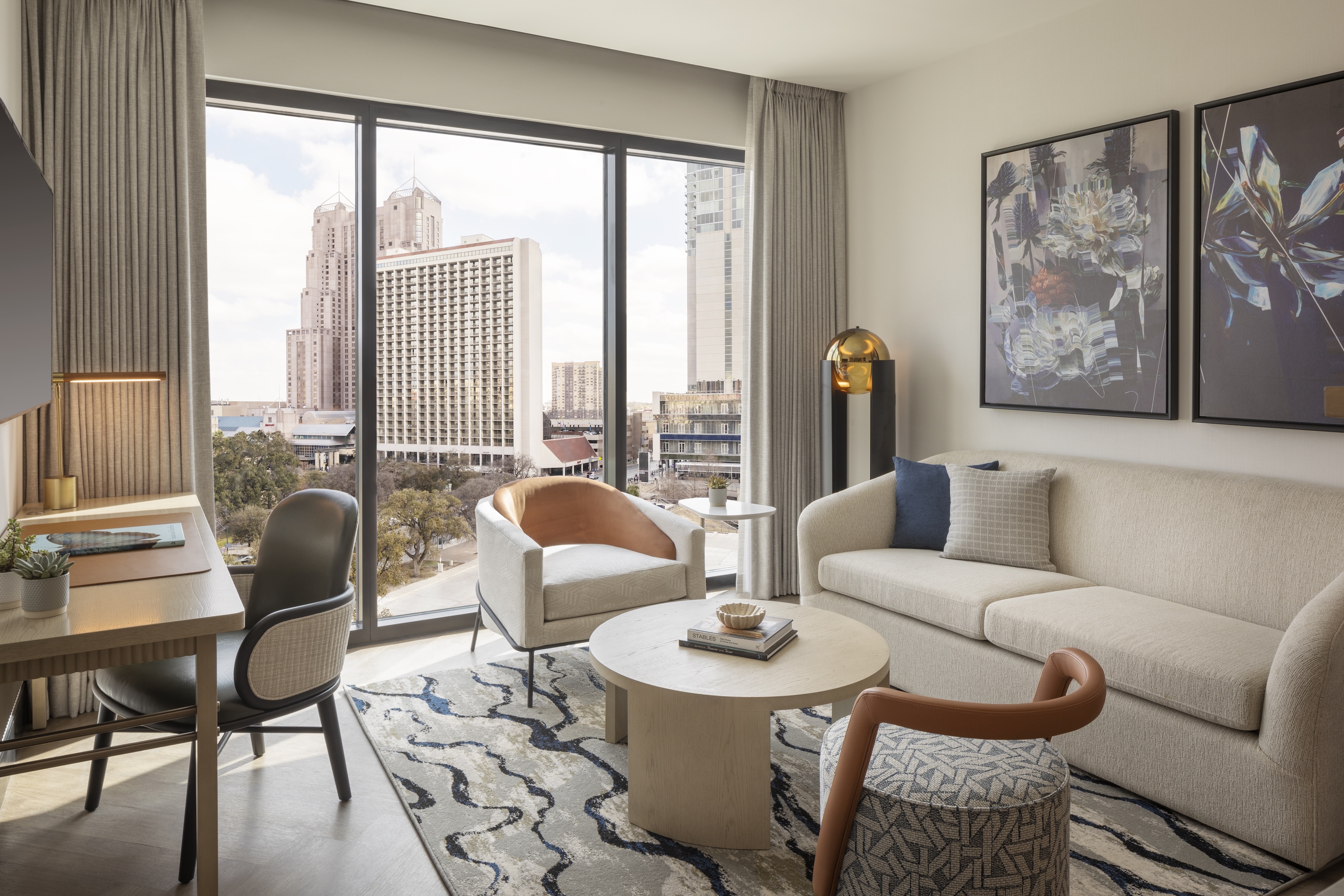 the-monarch-san-antonio-king-suite-living