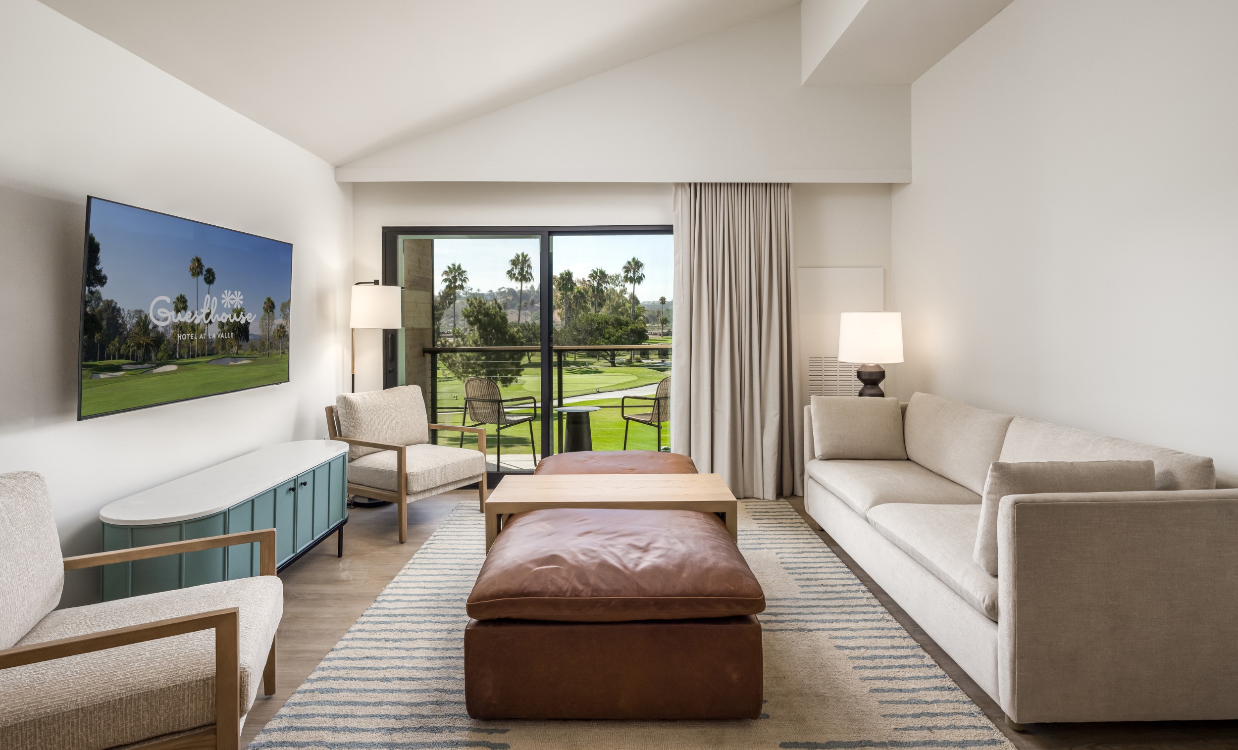 guesthouse-golf-view-king-suite