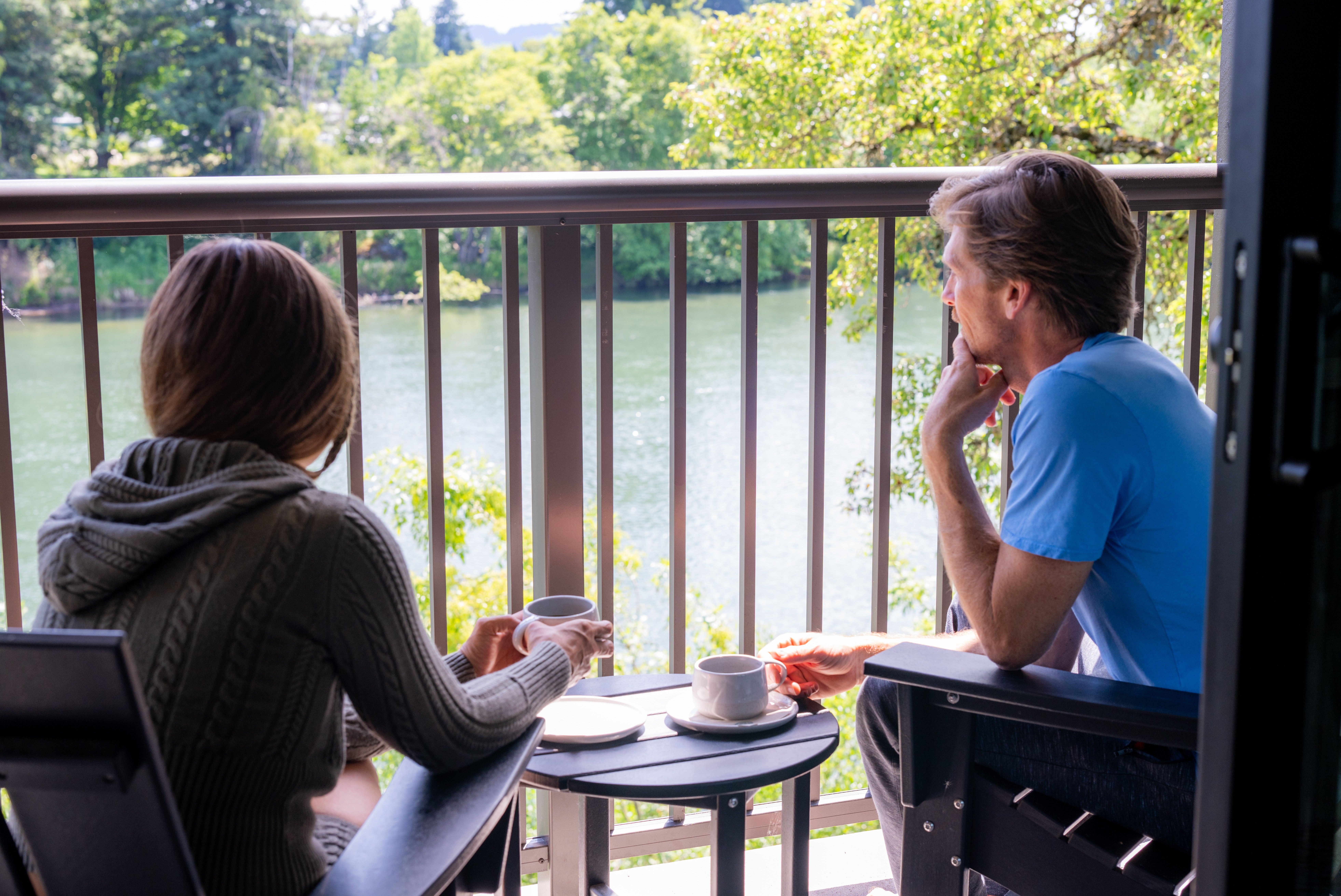 many-balconies-and-patios-overlook-the-willamette-river