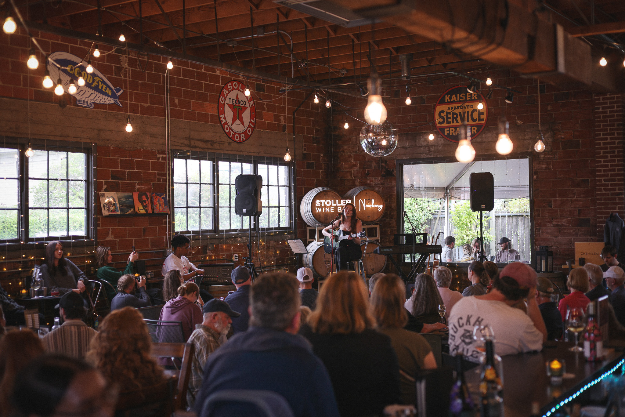 a-full-crowd-for-the-songwriter-showcase-at-stoller-wine-bar-newberg