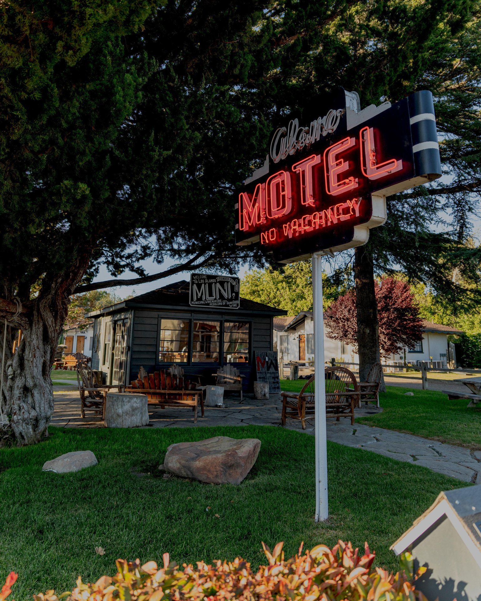 the-retro-alamo-motel-has-is-part-of-los-alamos-eclectic-lodging-mix