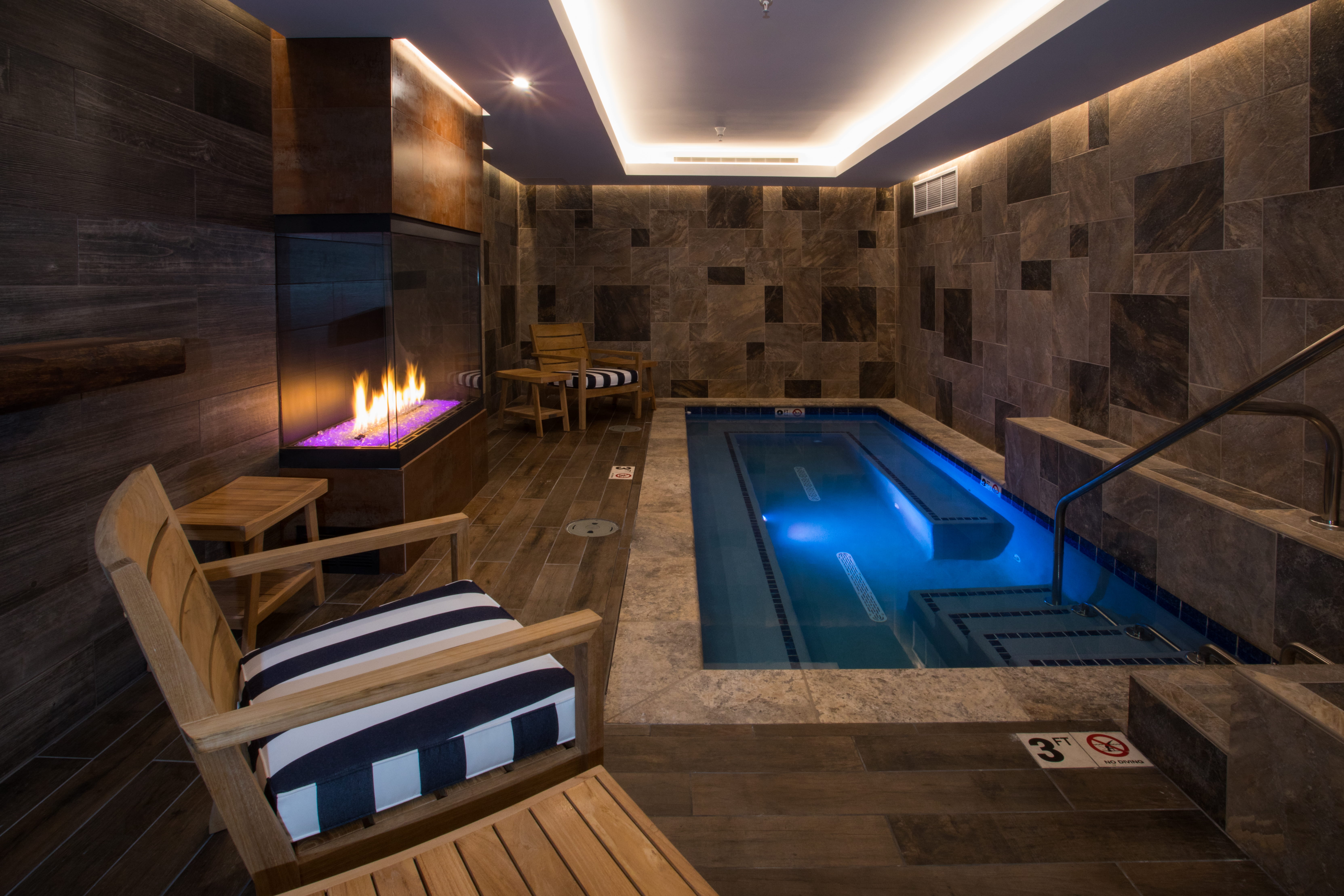 wyoming-inn-indoor-fireside-hot-tub