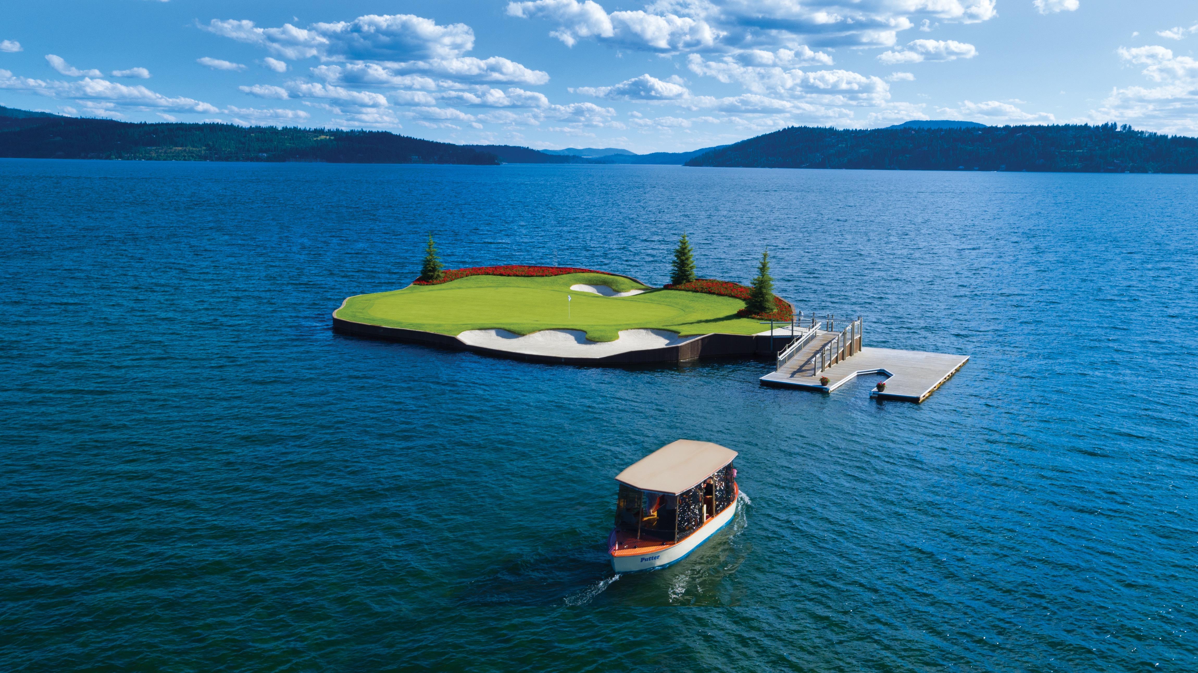 the-golf-courses-iconic-floating-green