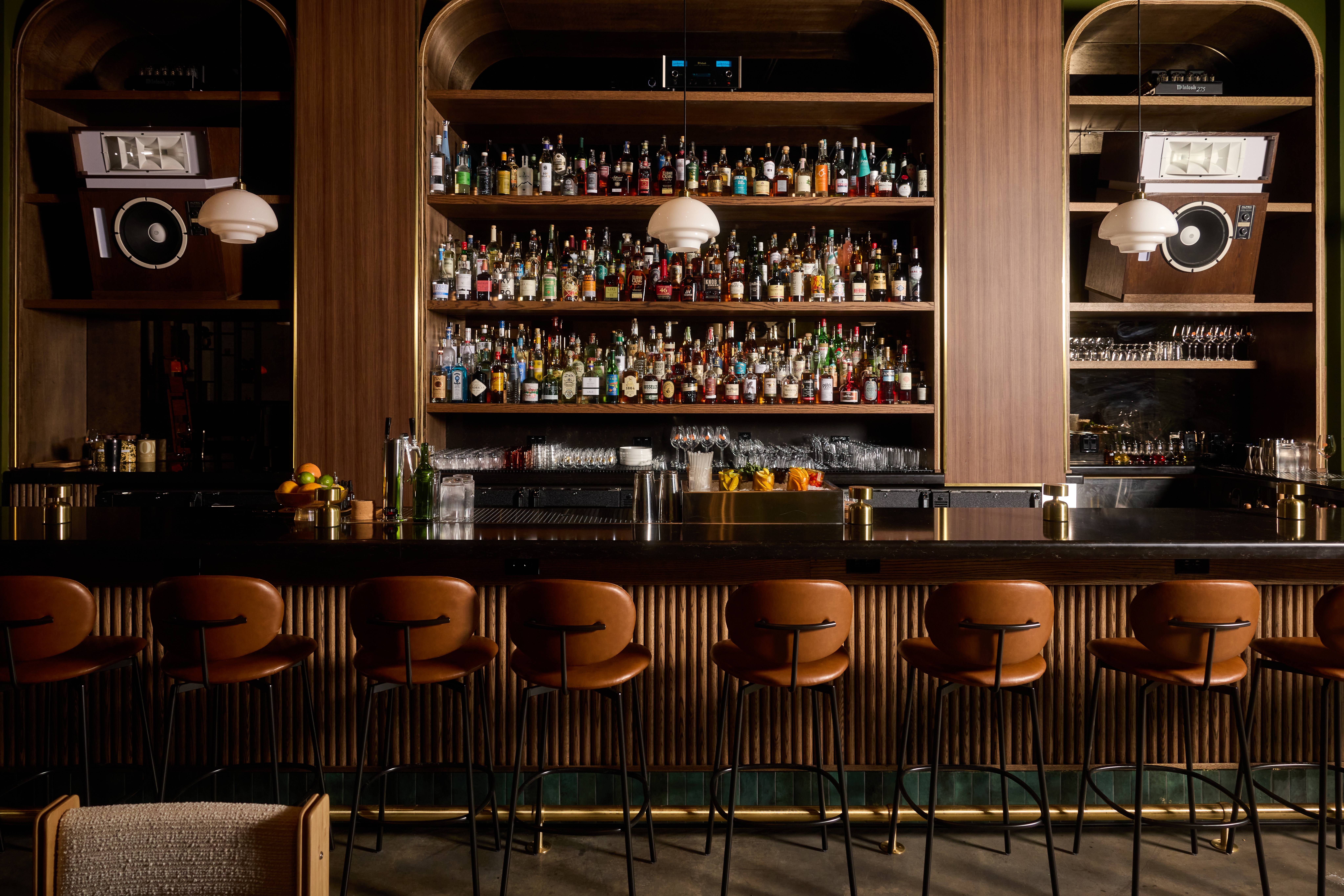 the-peach-crease-club-interior