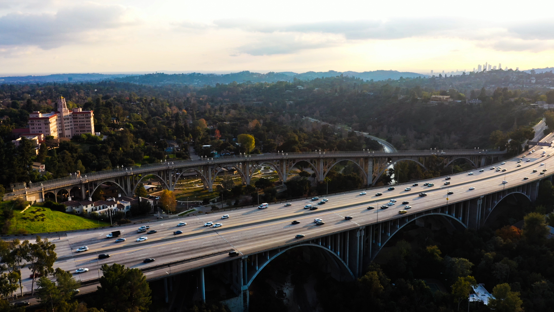 the-iconic-colorado-street-bridge-and-the-ventura-freeway-passes-over-the-arroyo-seco