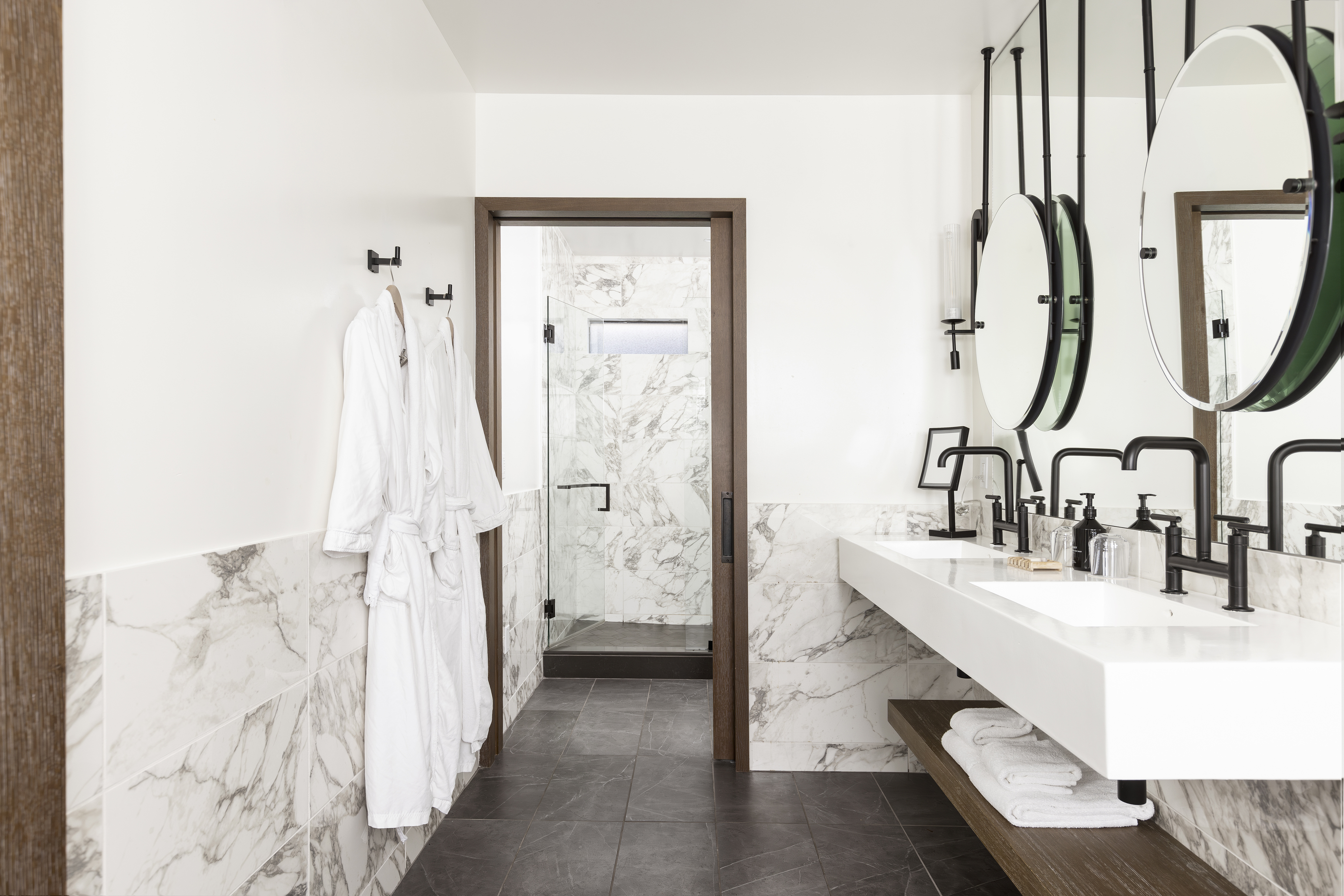 bathroom-at-hotel-villagio-estate-yountville